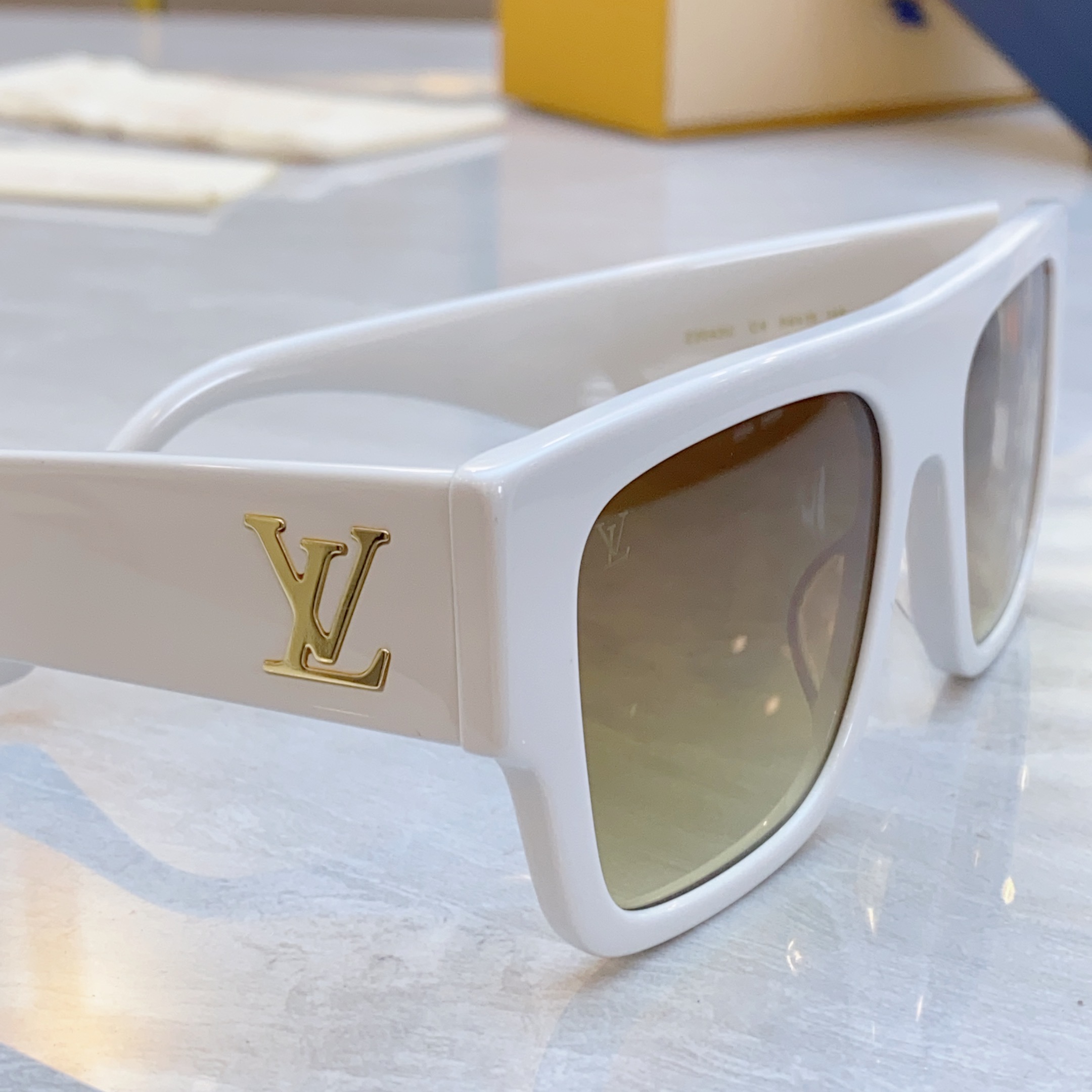 ，【LOUIS VUITTO*】路易*威登新款太阳镜，MODEL：Z2043U，SIZE：54口19-1