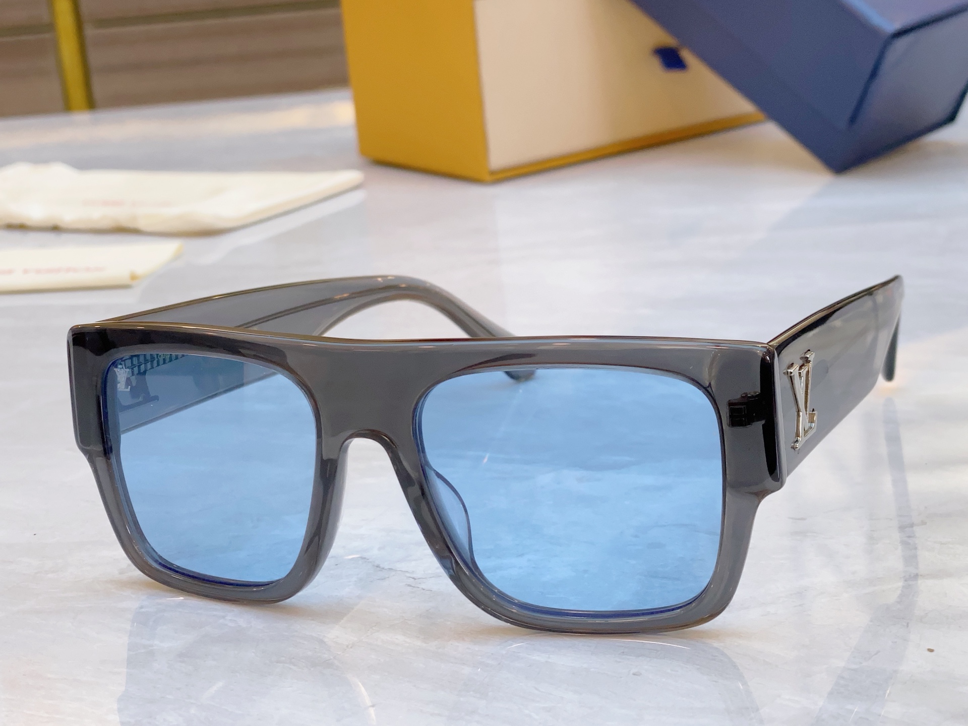 ，【LOUIS VUITTO*】路易*威登新款太阳镜，MODEL：Z2043U，SIZE：54口19-1