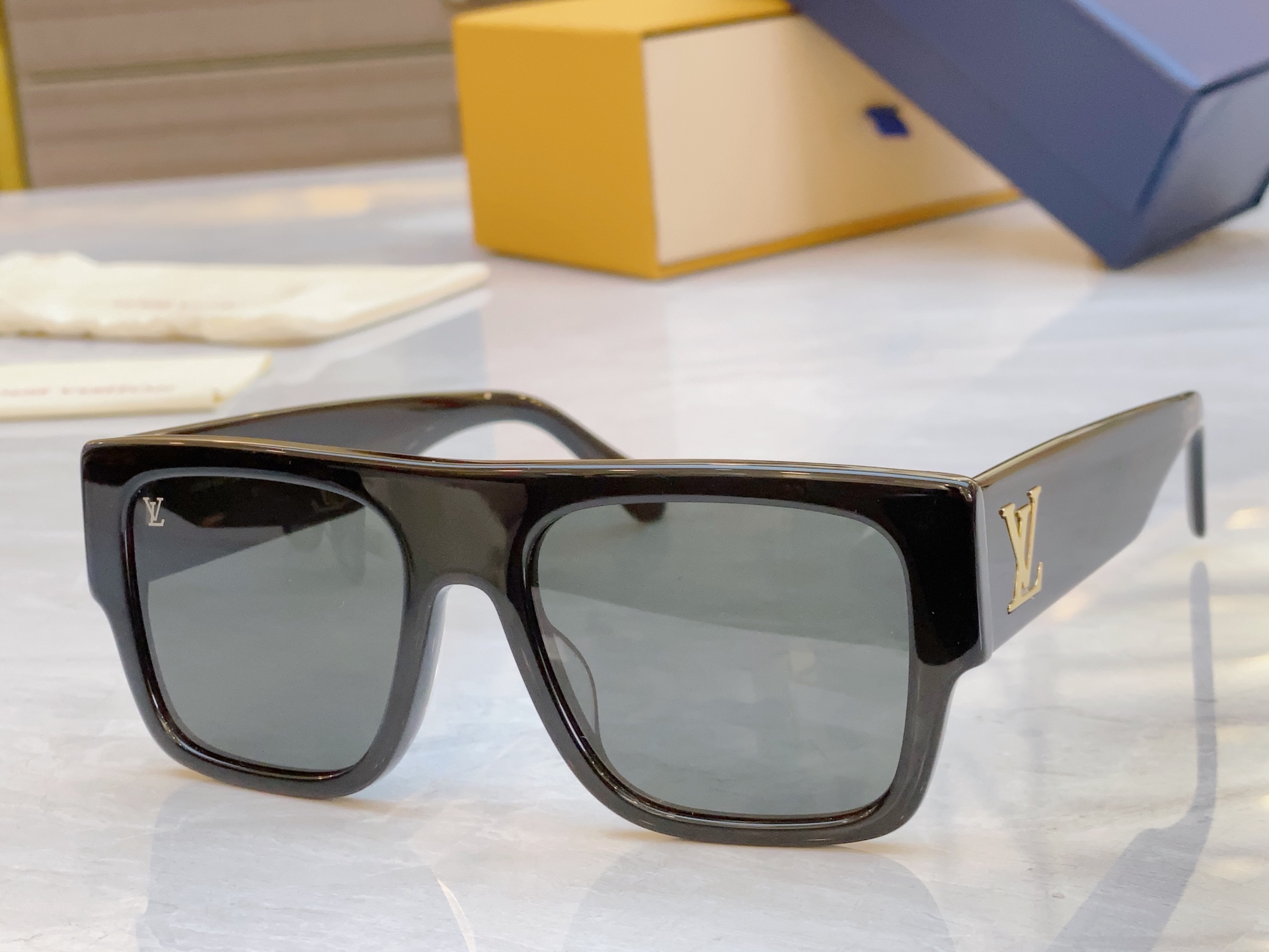，【LOUIS VUITTO*】路易*威登新款太阳镜，MODEL：Z2043U，SIZE：54口19-1