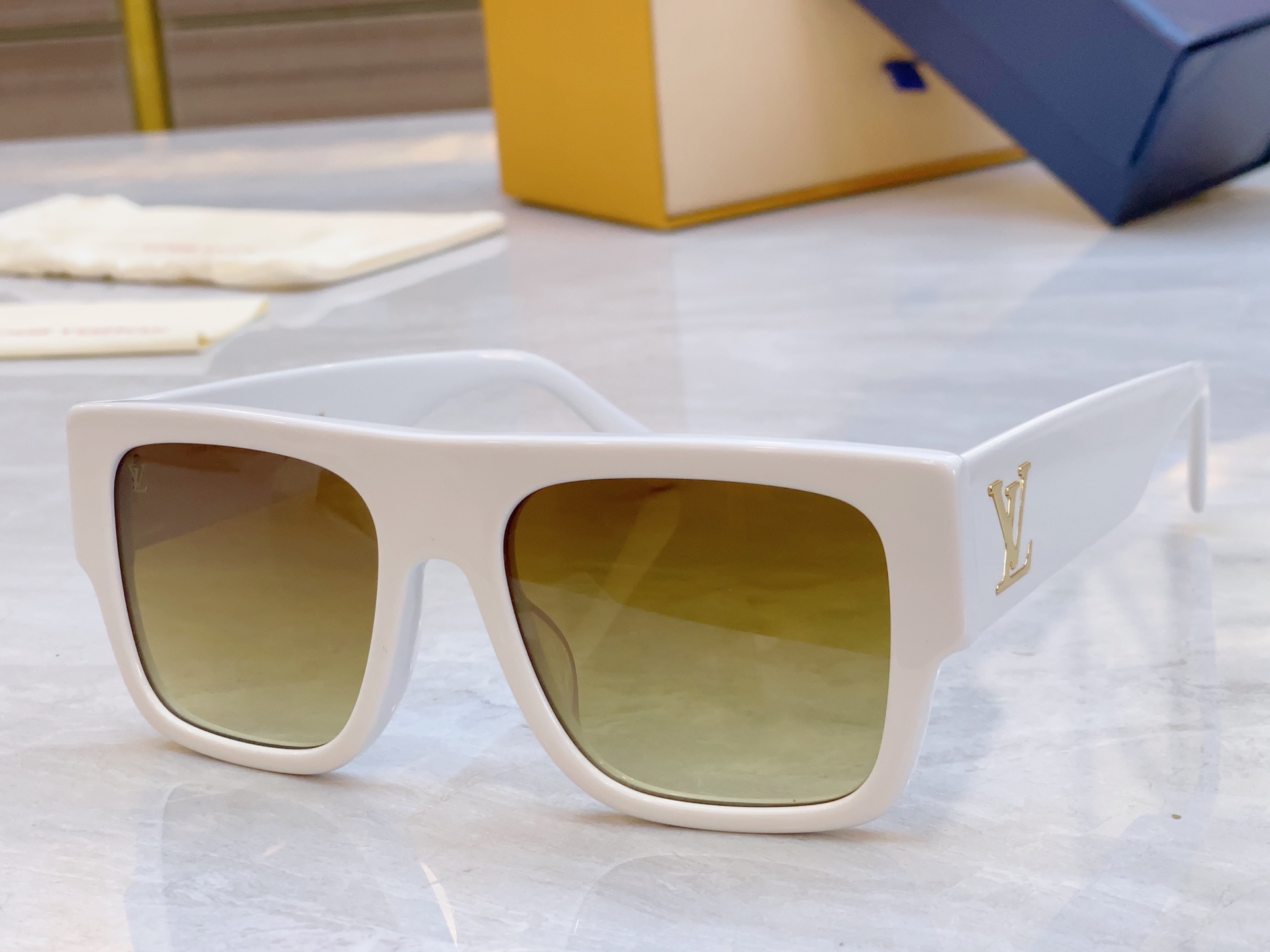 ，【LOUIS VUITTO*】路易*威登新款太阳镜，MODEL：Z2043U，SIZE：54口19-1
