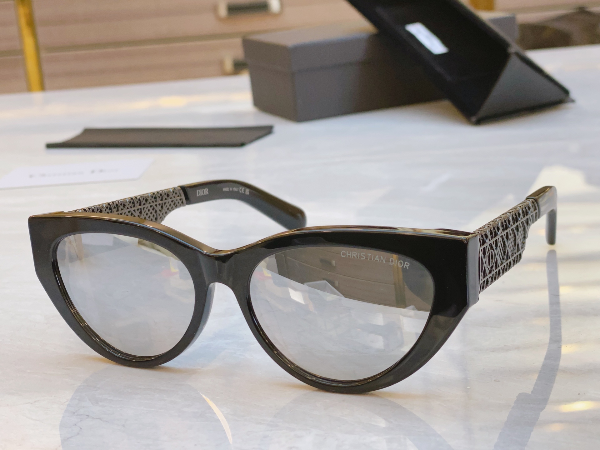 ，【Dio*】迪*奥新款太阳镜，
Mod：DiorResille B IF，Size：58-18-145