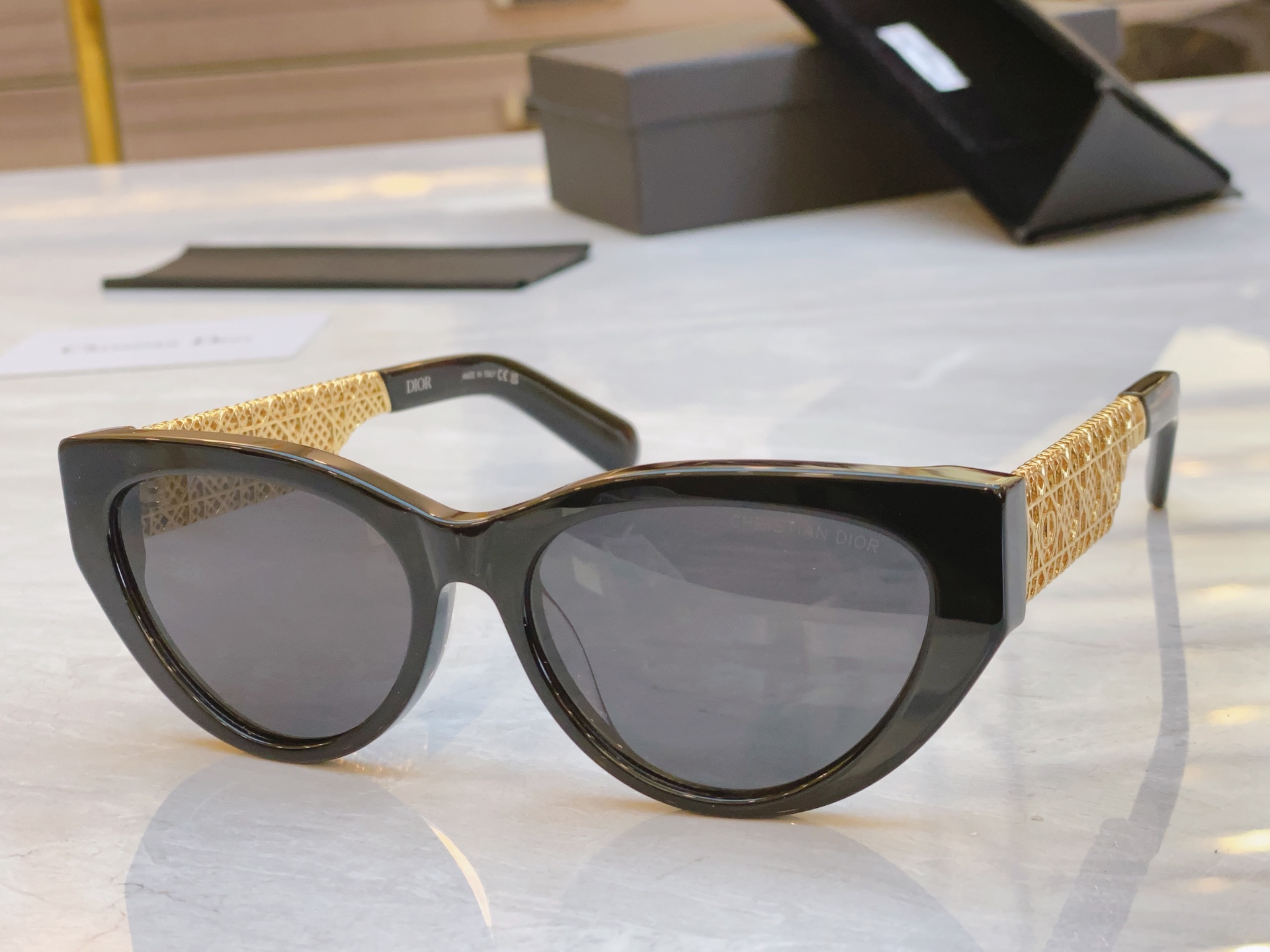 ，【Dio*】迪*奥新款太阳镜，
Mod：DiorResille B IF，Size：58-18-145