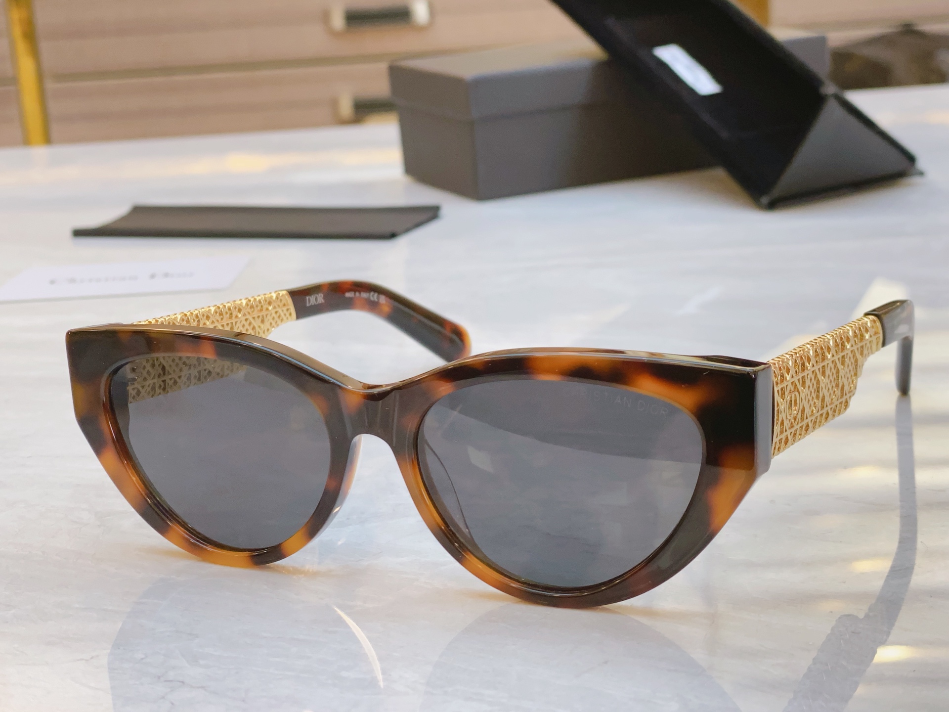 ，【Dio*】迪*奥新款太阳镜，
Mod：DiorResille B IF，Size：58-18-145