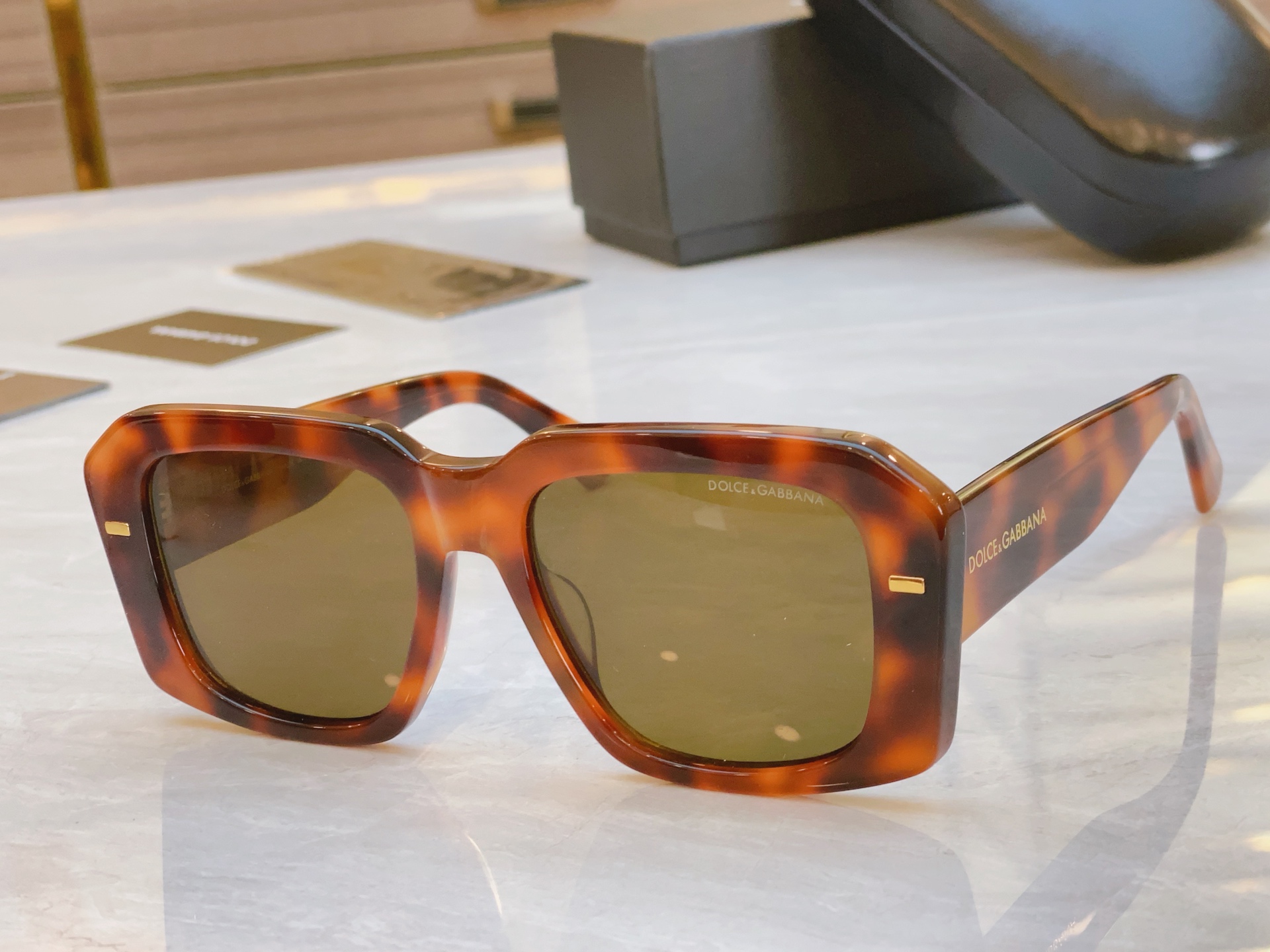 ，【DOLCE & GABBAN*】D*G新款太阳镜，MODEL：DG6678，SIZE：55口19-1