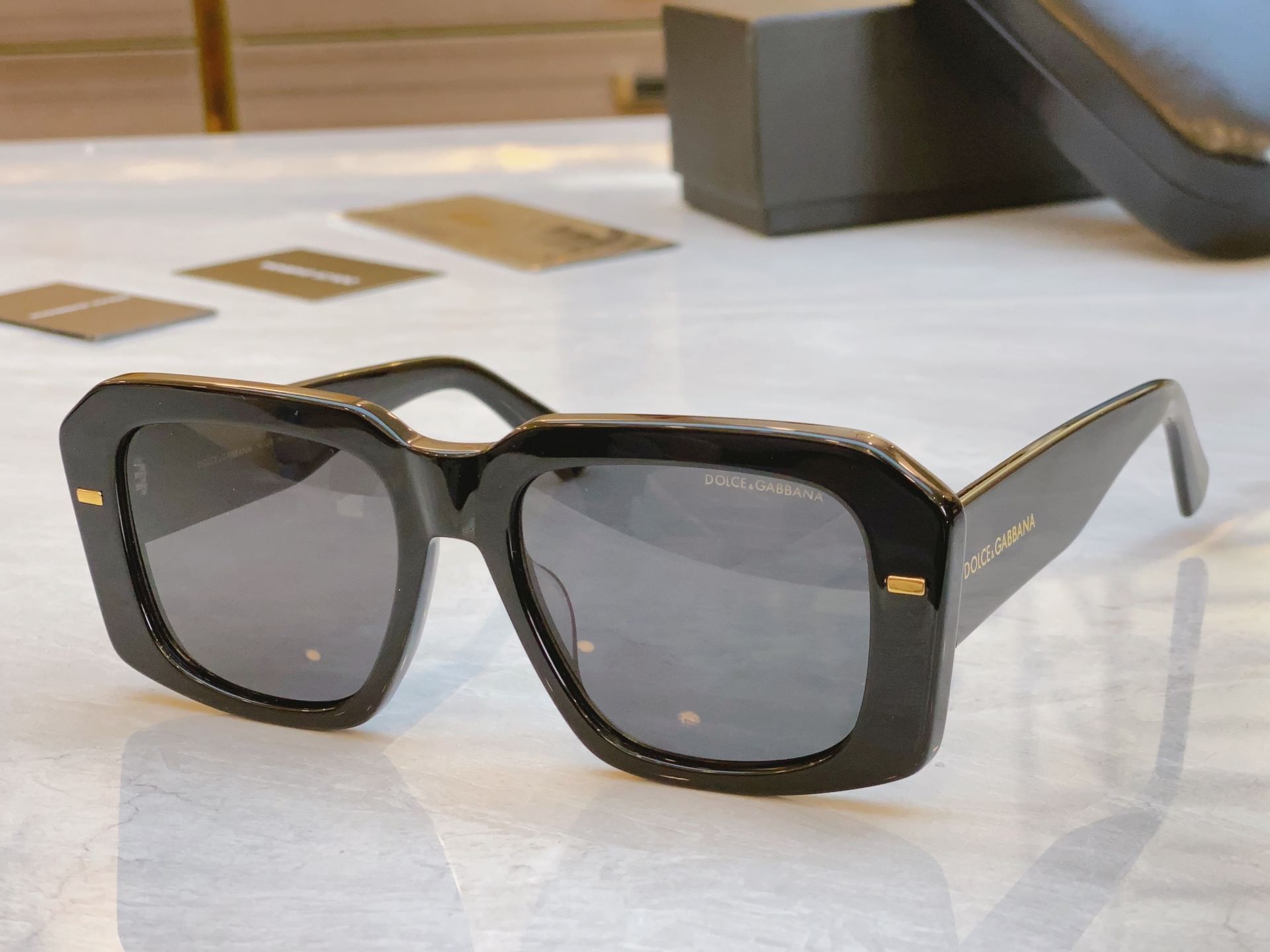 ，【DOLCE & GABBAN*】D*G新款太阳镜，MODEL：DG6678，SIZE：55口19-1