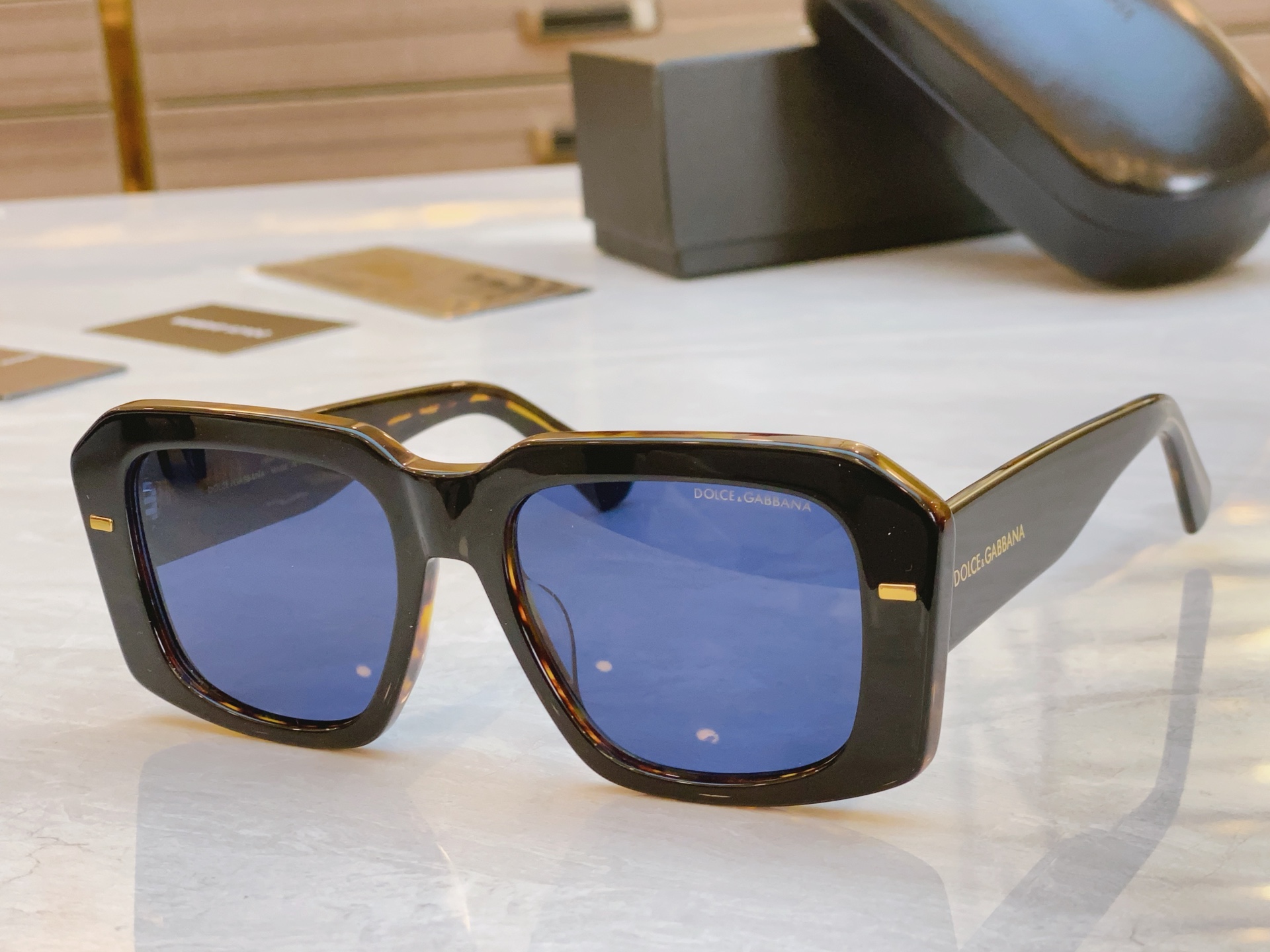 ，【DOLCE & GABBAN*】D*G新款太阳镜，MODEL：DG6678，SIZE：55口19-1