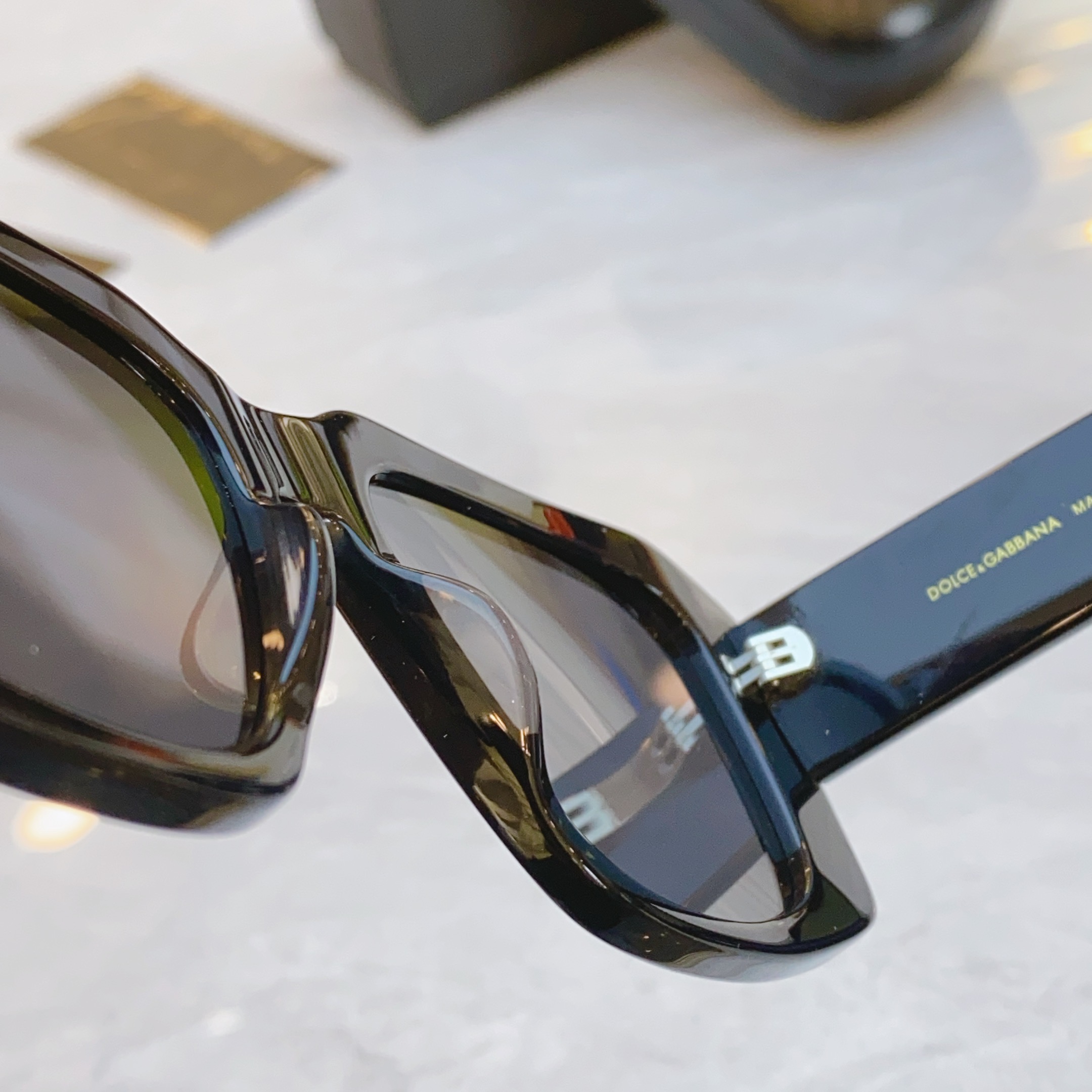 ，【DOLCE & GABBAN*】D*G新款太阳镜，MODEL：DG6678，SIZE：55口19-1