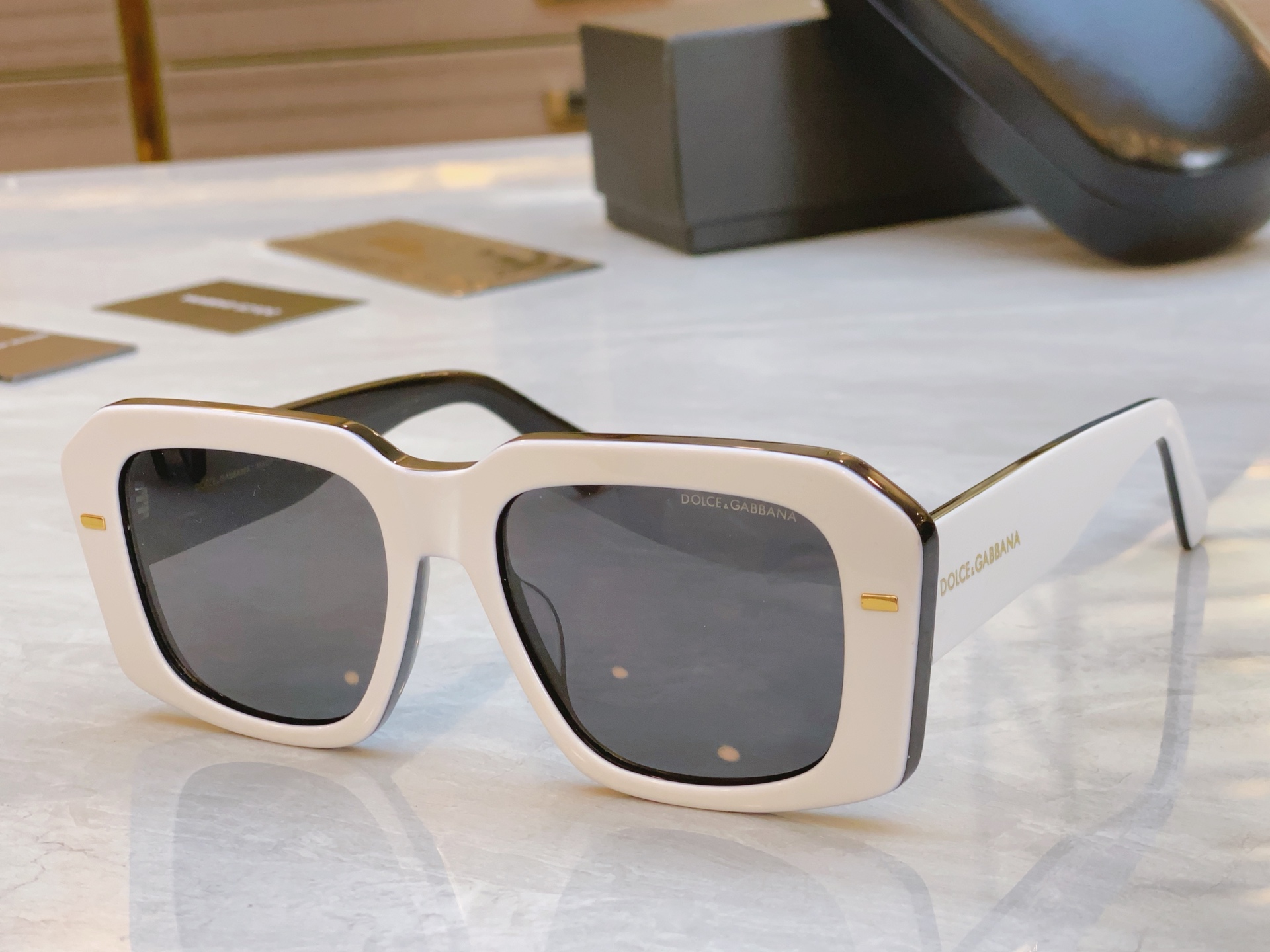 ，【DOLCE & GABBAN*】D*G新款太阳镜，MODEL：DG6678，SIZE：55口19-1