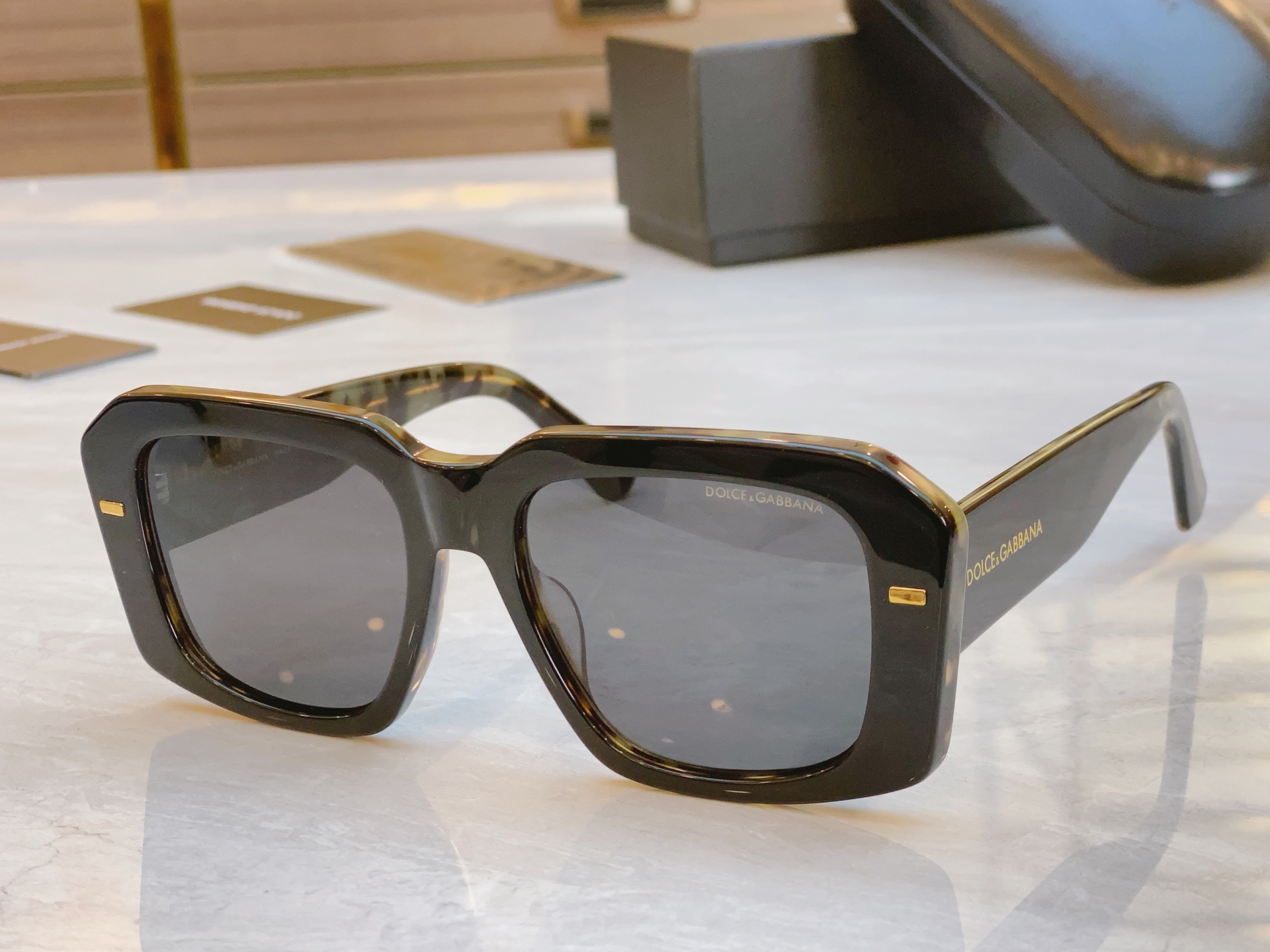 ，【DOLCE & GABBAN*】D*G新款太阳镜，MODEL：DG6678，SIZE：55口19-1