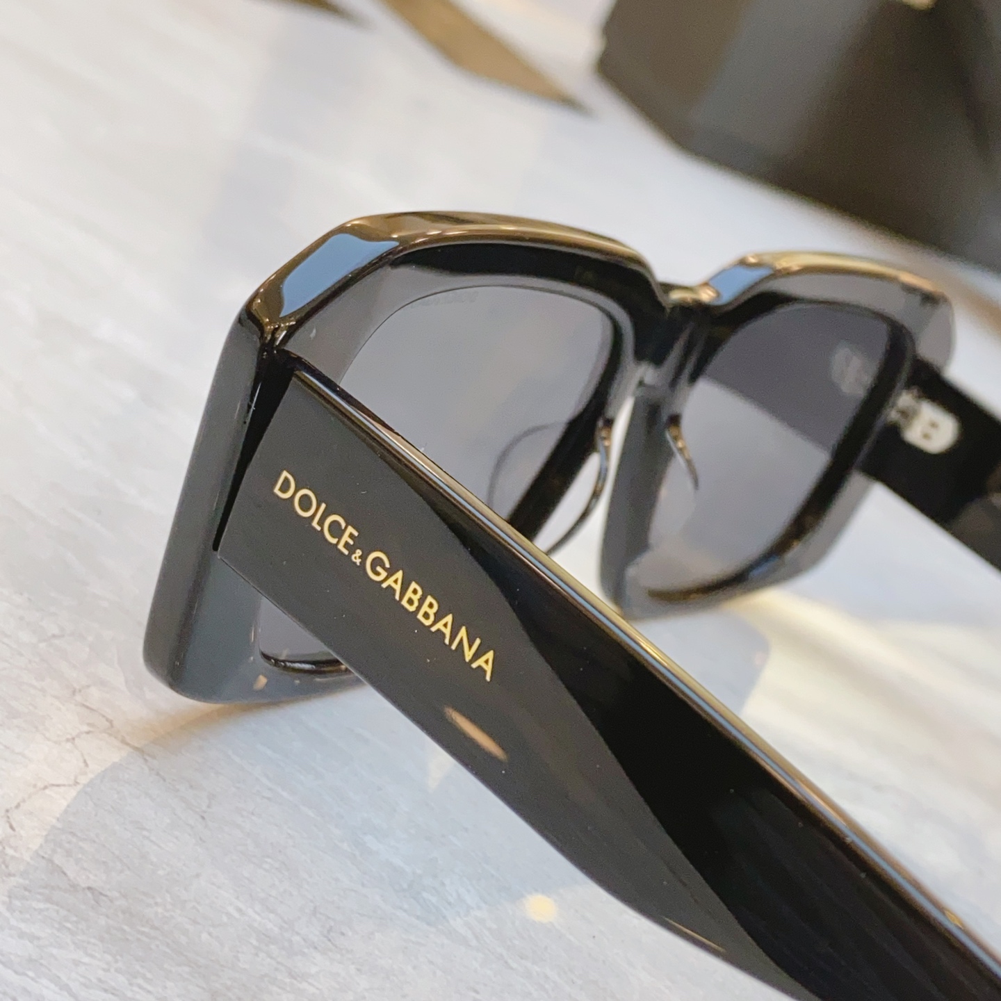 ，【DOLCE & GABBAN*】D*G新款太阳镜，MODEL：DG6678，SIZE：55口19-1