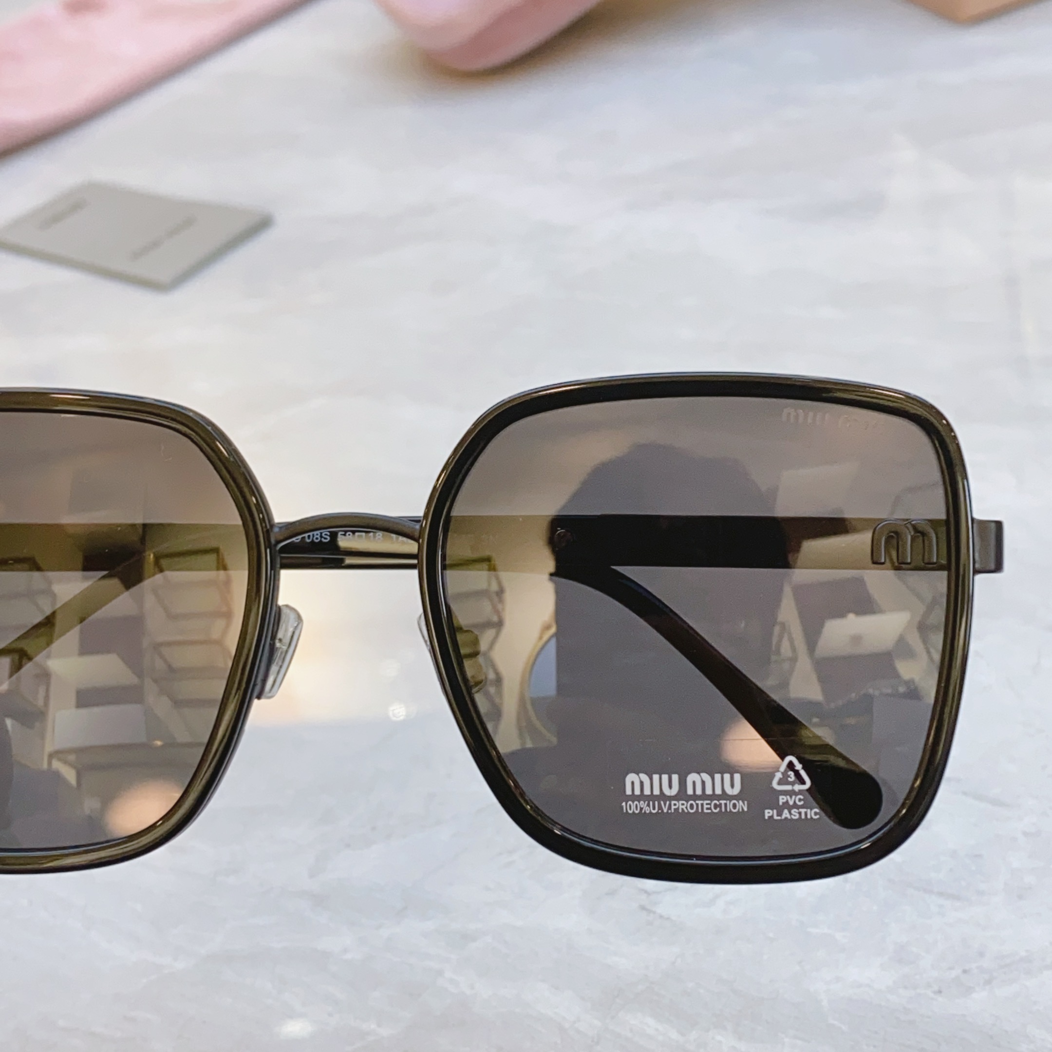 ，【MIU MI*】缪*缪新款太阳镜，MODELSMU 18ZS，SIZE：61口15-145