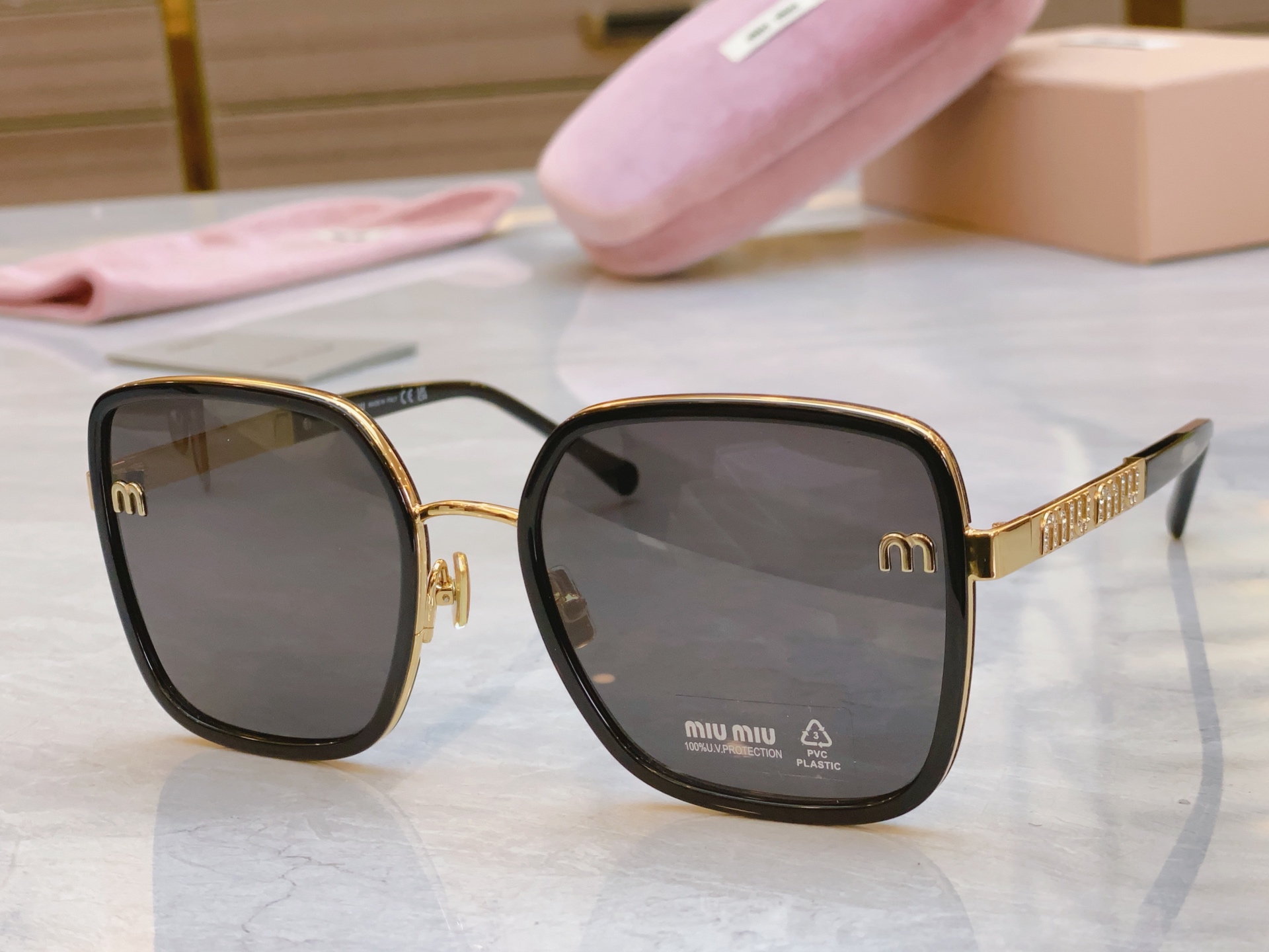 ，【MIU MI*】缪*缪新款太阳镜，MODELSMU 18ZS，SIZE：61口15-145