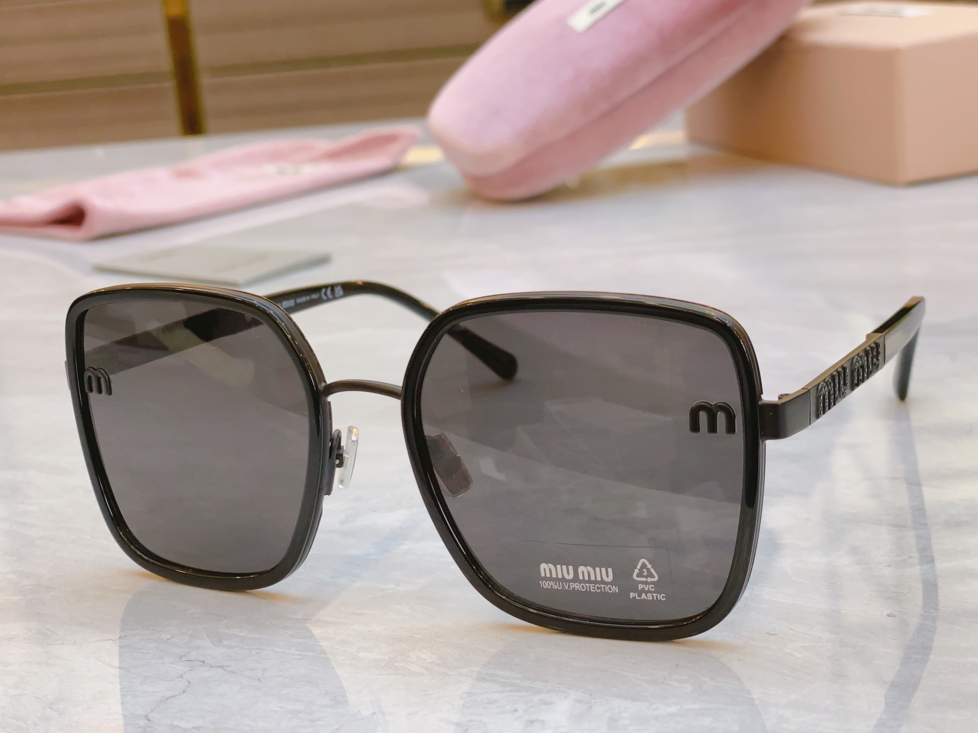 ，【MIU MI*】缪*缪新款太阳镜，MODELSMU 18ZS，SIZE：61口15-145