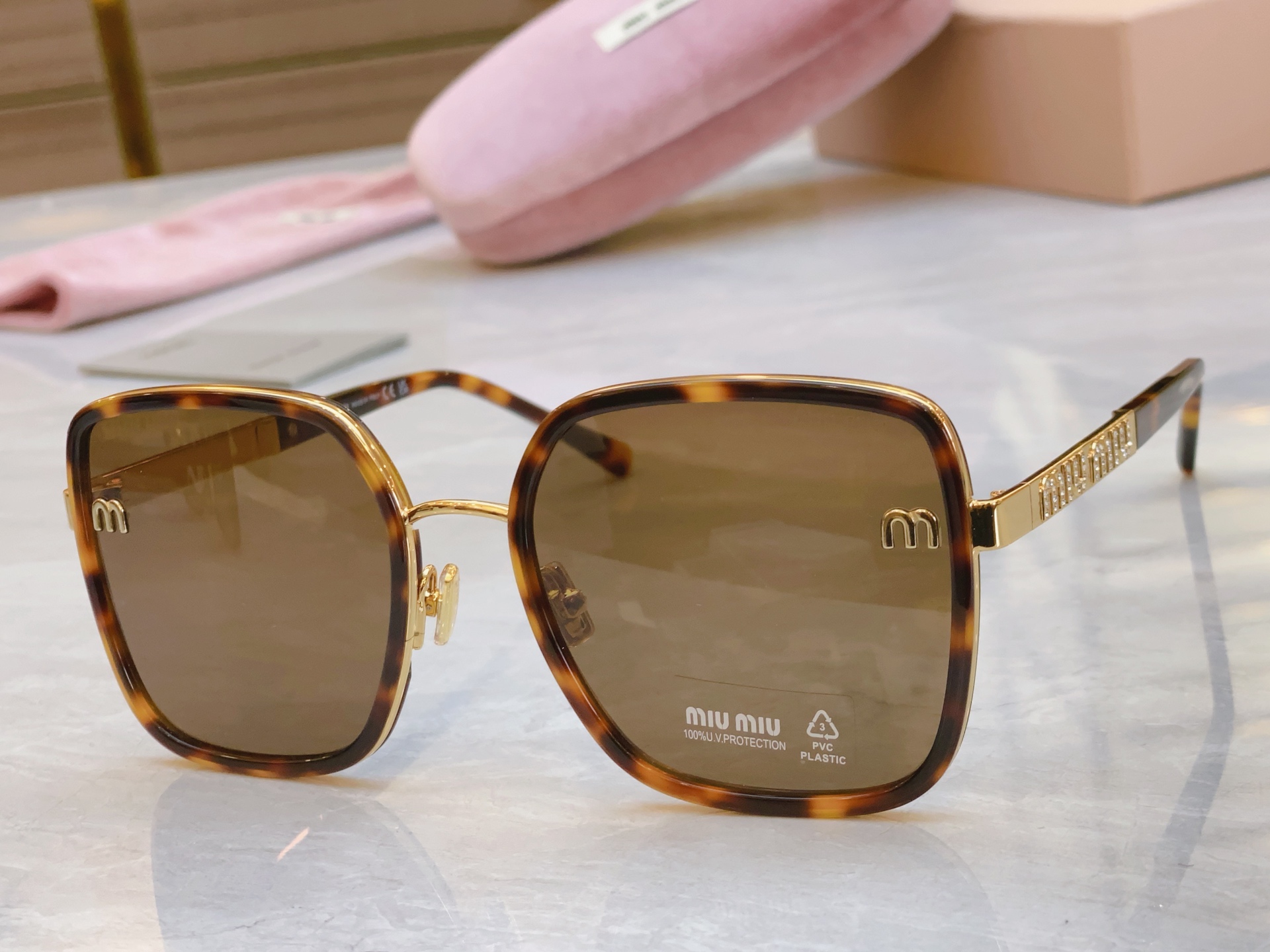 ，【MIU MI*】缪*缪新款太阳镜，MODELSMU 18ZS，SIZE：61口15-145