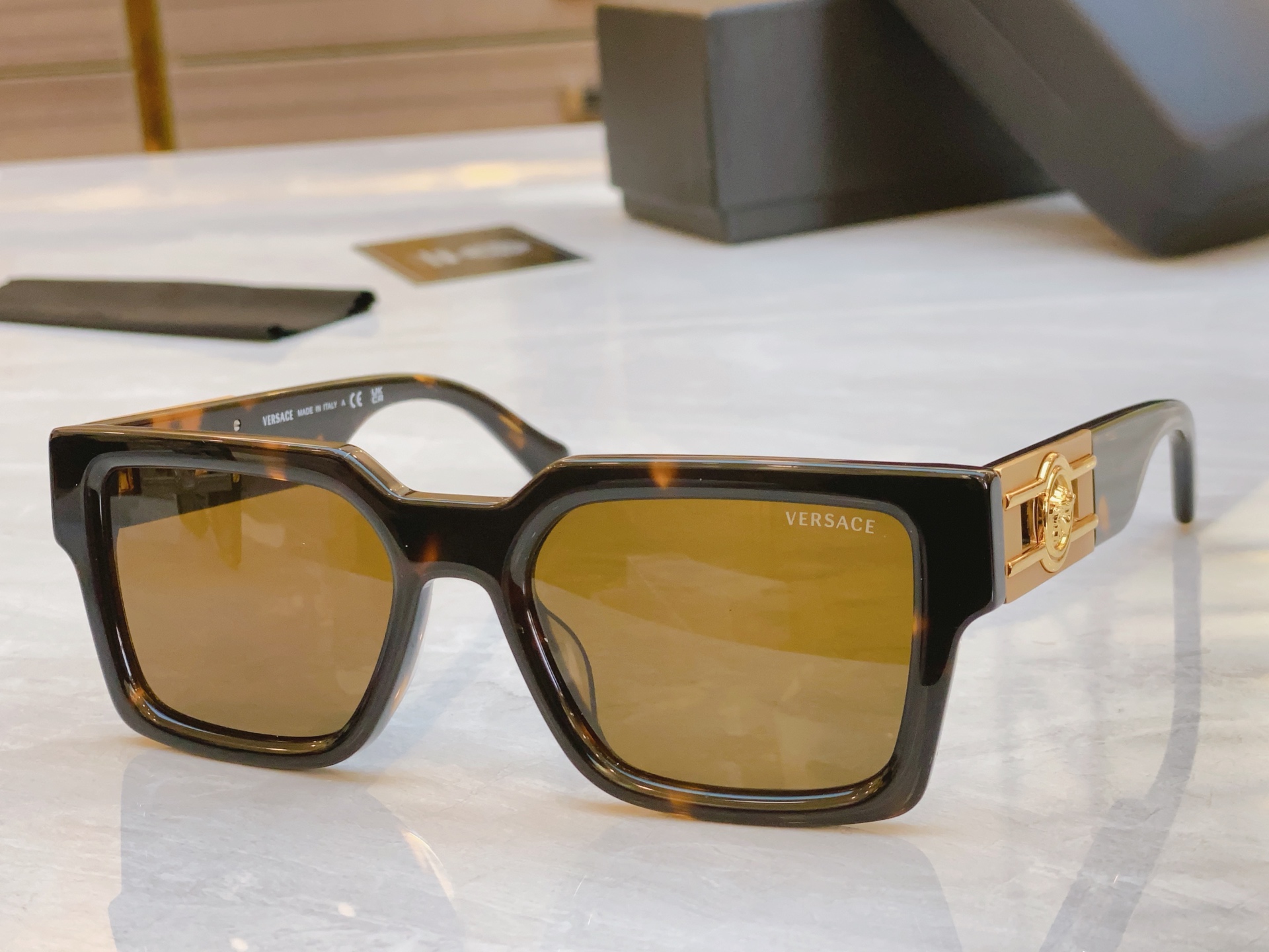 ，【VERSAC*】范思*哲新款太阳镜，
MODEL：VE4459，SIZE：54口18-140