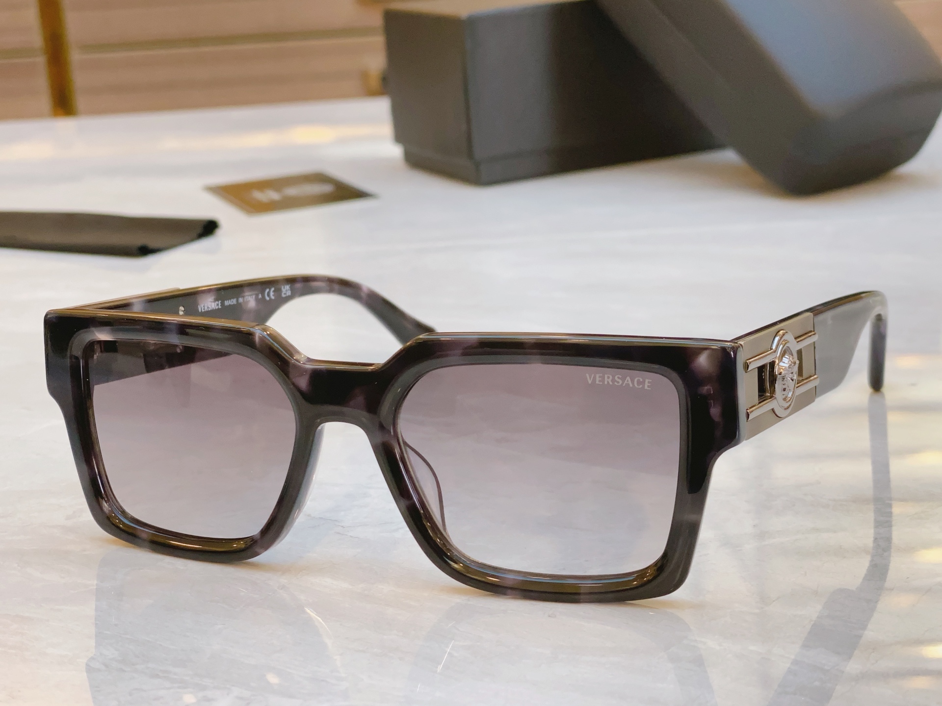 ，【VERSAC*】范思*哲新款太阳镜，
MODEL：VE4459，SIZE：54口18-140