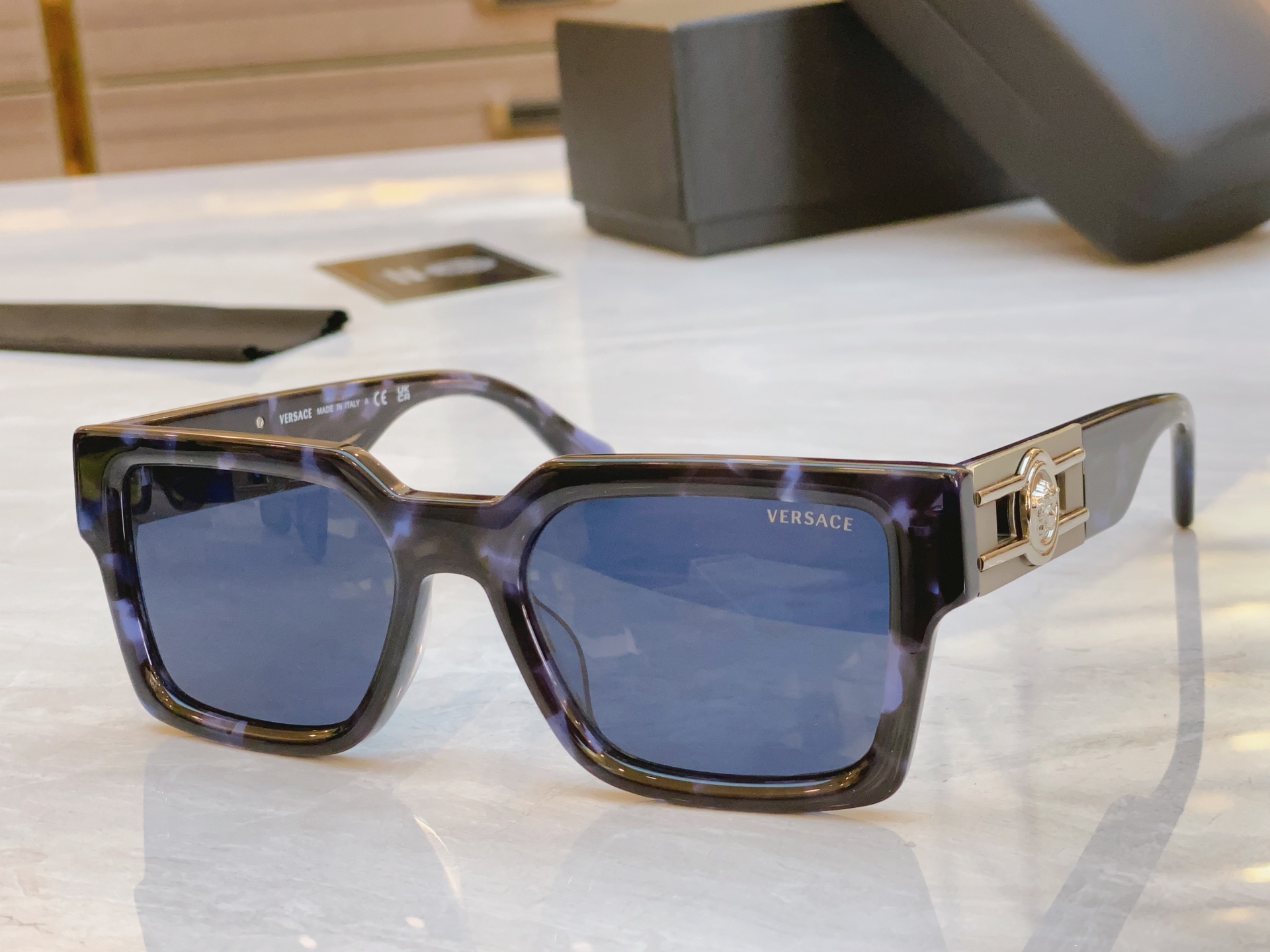 ，【VERSAC*】范思*哲新款太阳镜，
MODEL：VE4459，SIZE：54口18-140