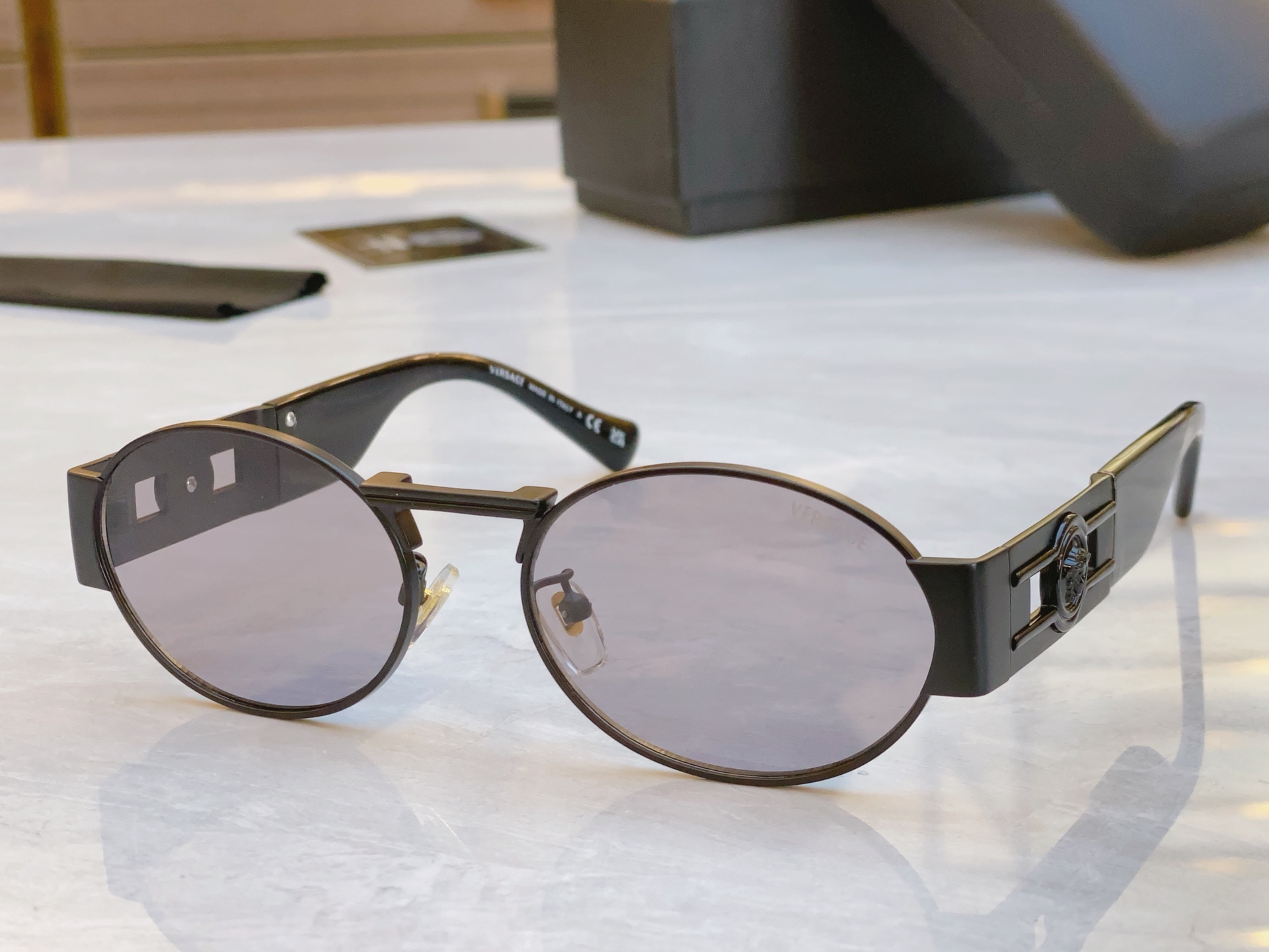 ，【VERSAC*】范思*哲新款太阳镜，
MODEL：VE2264，SIZE：56口18-140