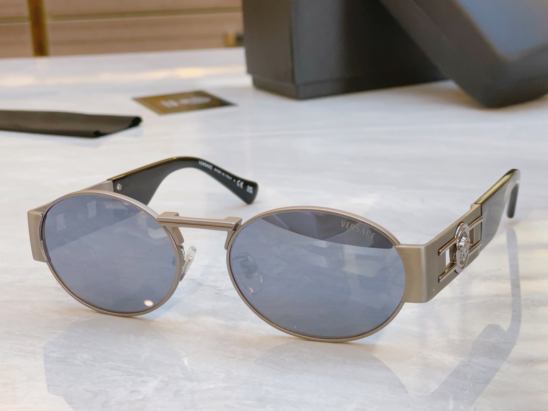 ，【VERSAC*】范思*哲新款太阳镜，
MODEL：VE2264，SIZE：56口18-140