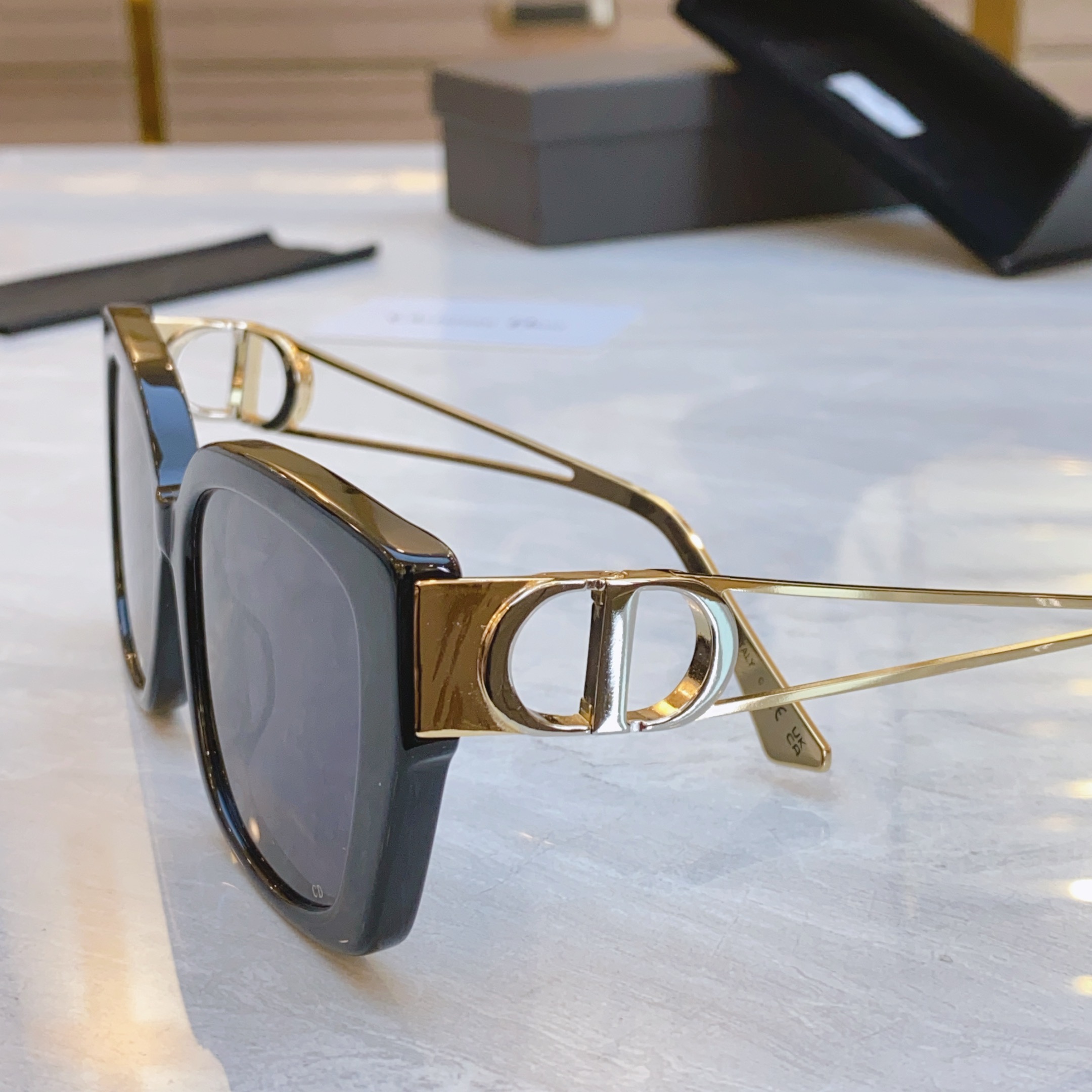 ，【Dio*】迪*奥新款太阳镜，
Mod：30Montaigne S13F，Size：55口18-135