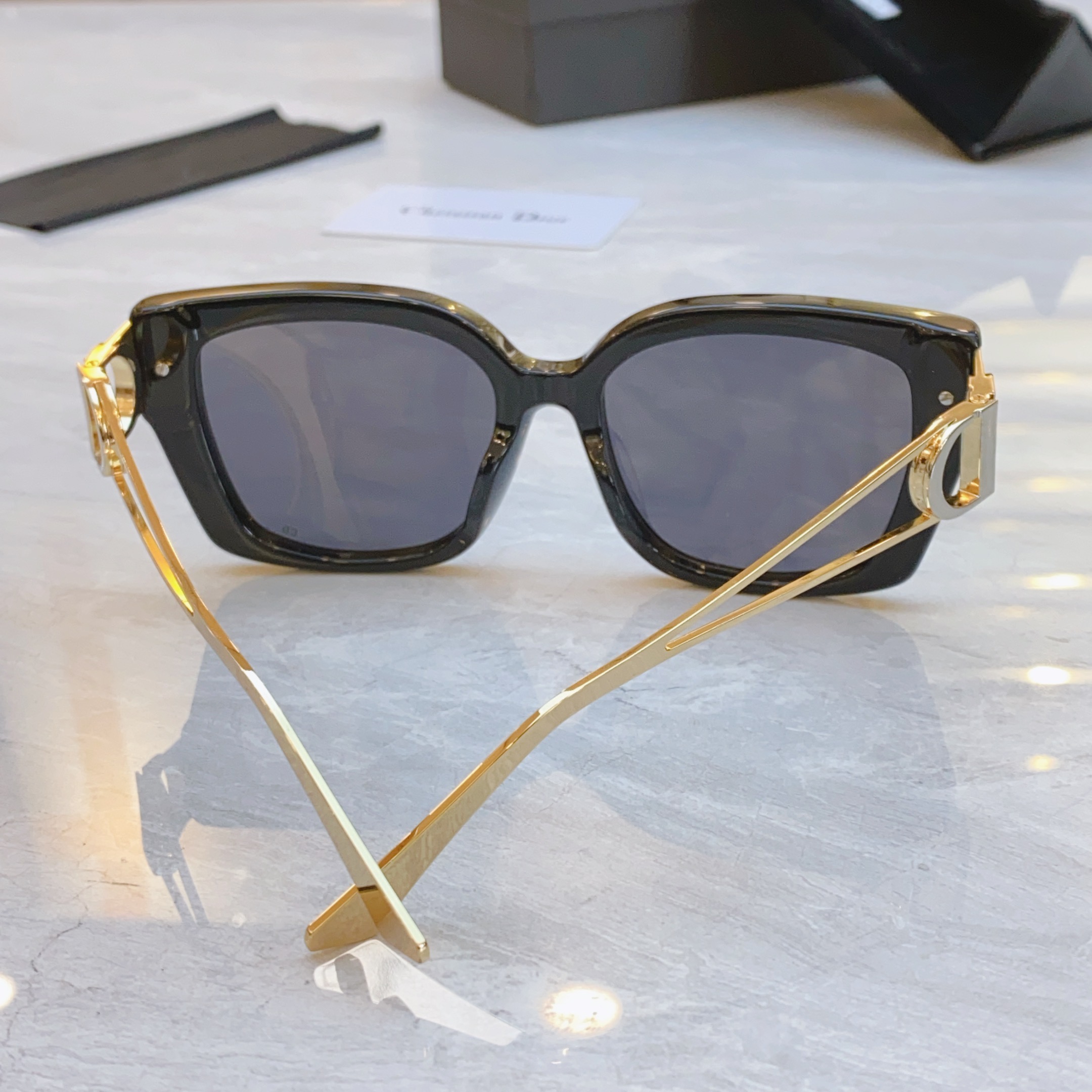 ，【Dio*】迪*奥新款太阳镜，
Mod：30Montaigne S13F，Size：55口18-135