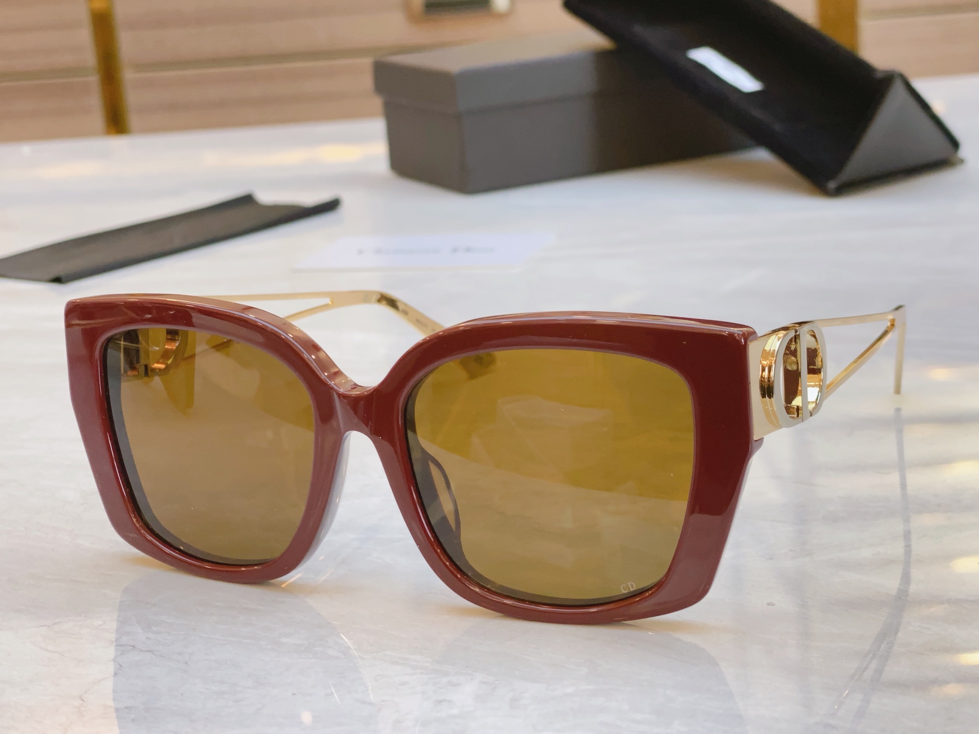 ，【Dio*】迪*奥新款太阳镜，
Mod：30Montaigne S13F，Size：55口18-135
