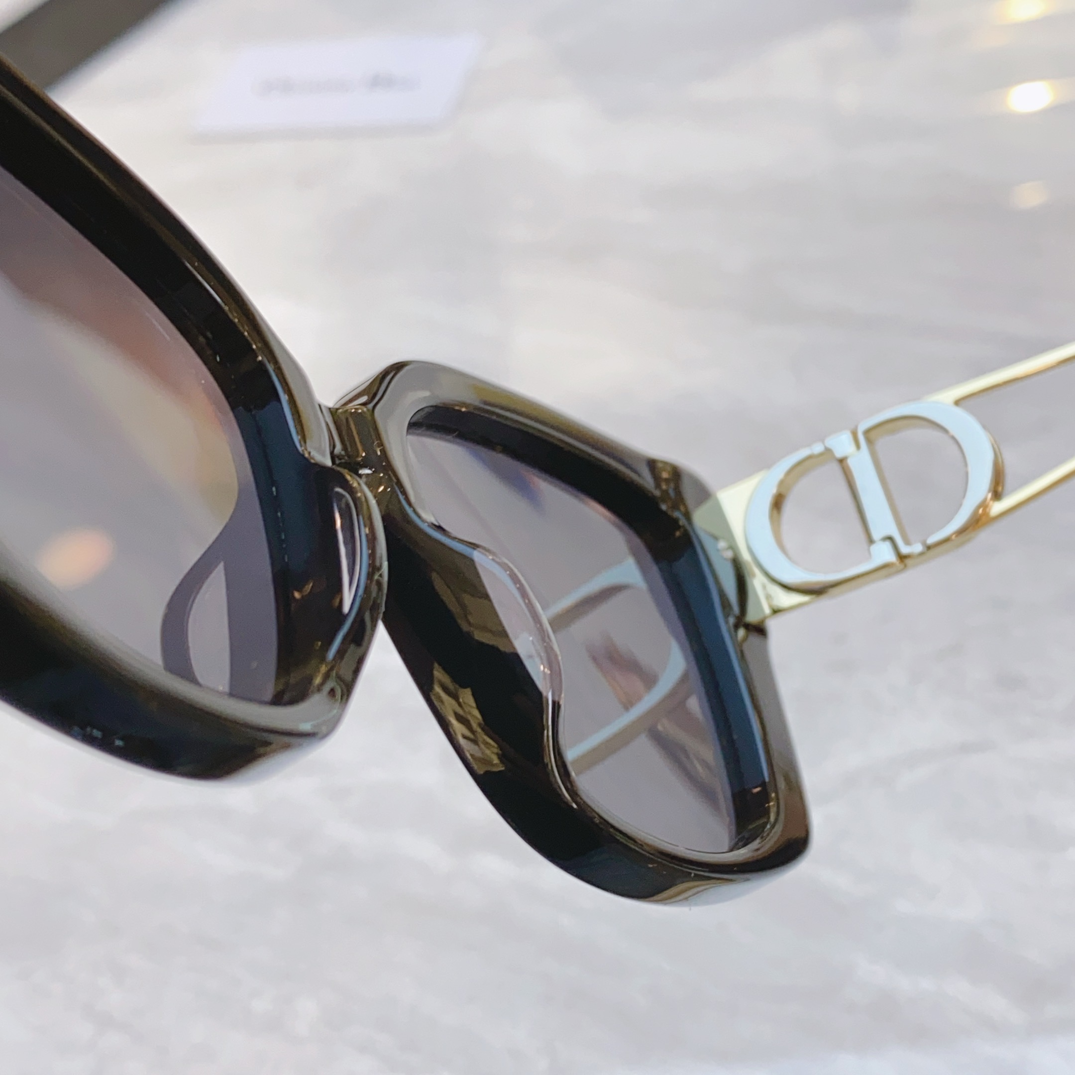 ，【Dio*】迪*奥新款太阳镜，
Mod：30Montaigne S13F，Size：55口18-135