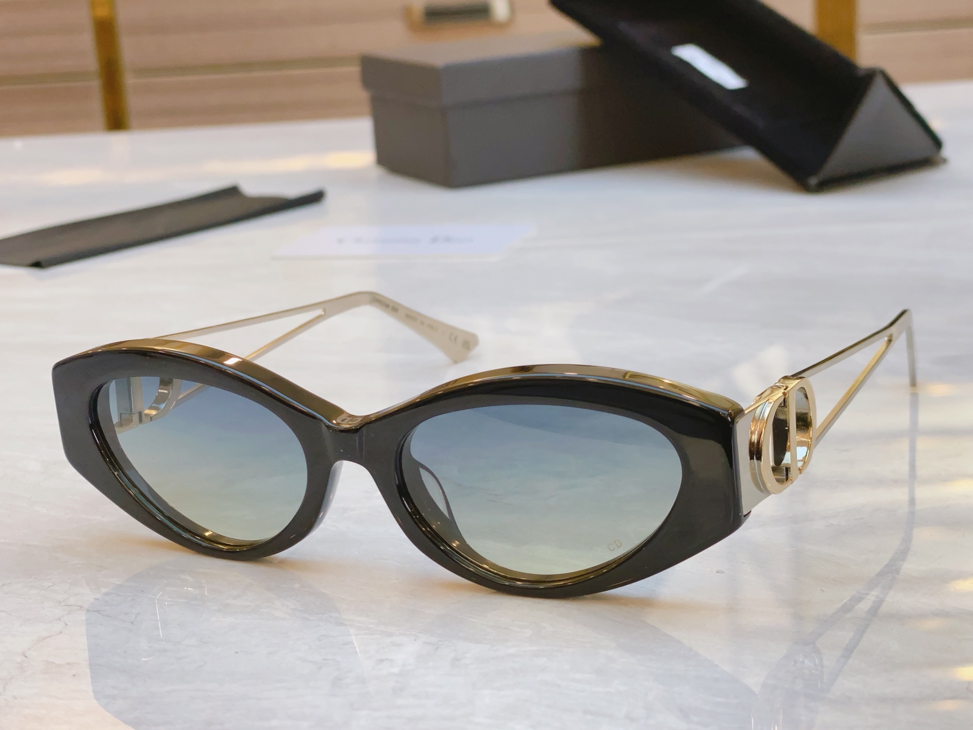 ，【Dio*】迪*奥新款太阳镜，
Mod：30Montaigne B6F，Size：53口18-135