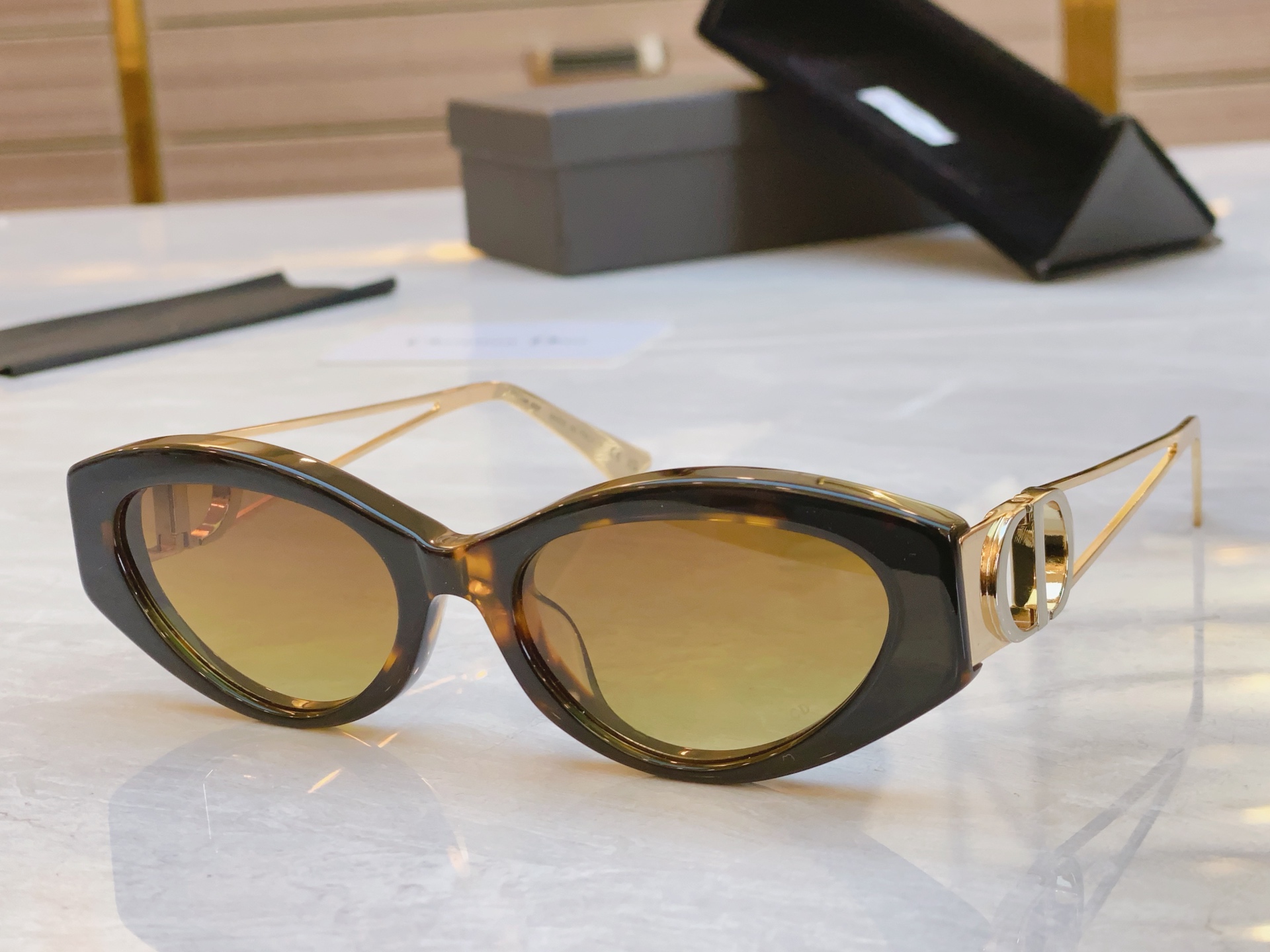 ，【Dio*】迪*奥新款太阳镜，
Mod：30Montaigne B6F，Size：53口18-135
