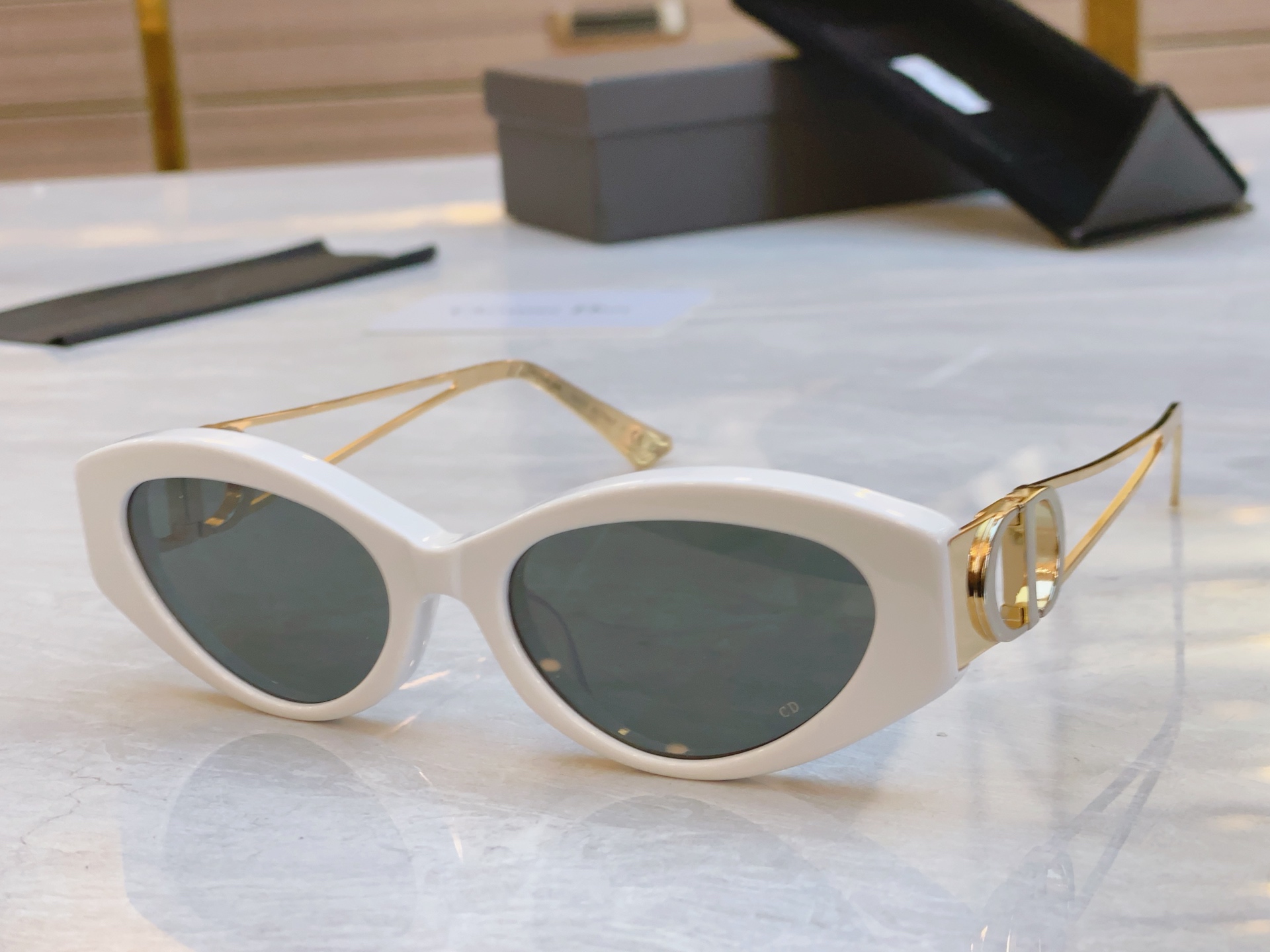 ，【Dio*】迪*奥新款太阳镜，
Mod：30Montaigne B6F，Size：53口18-135