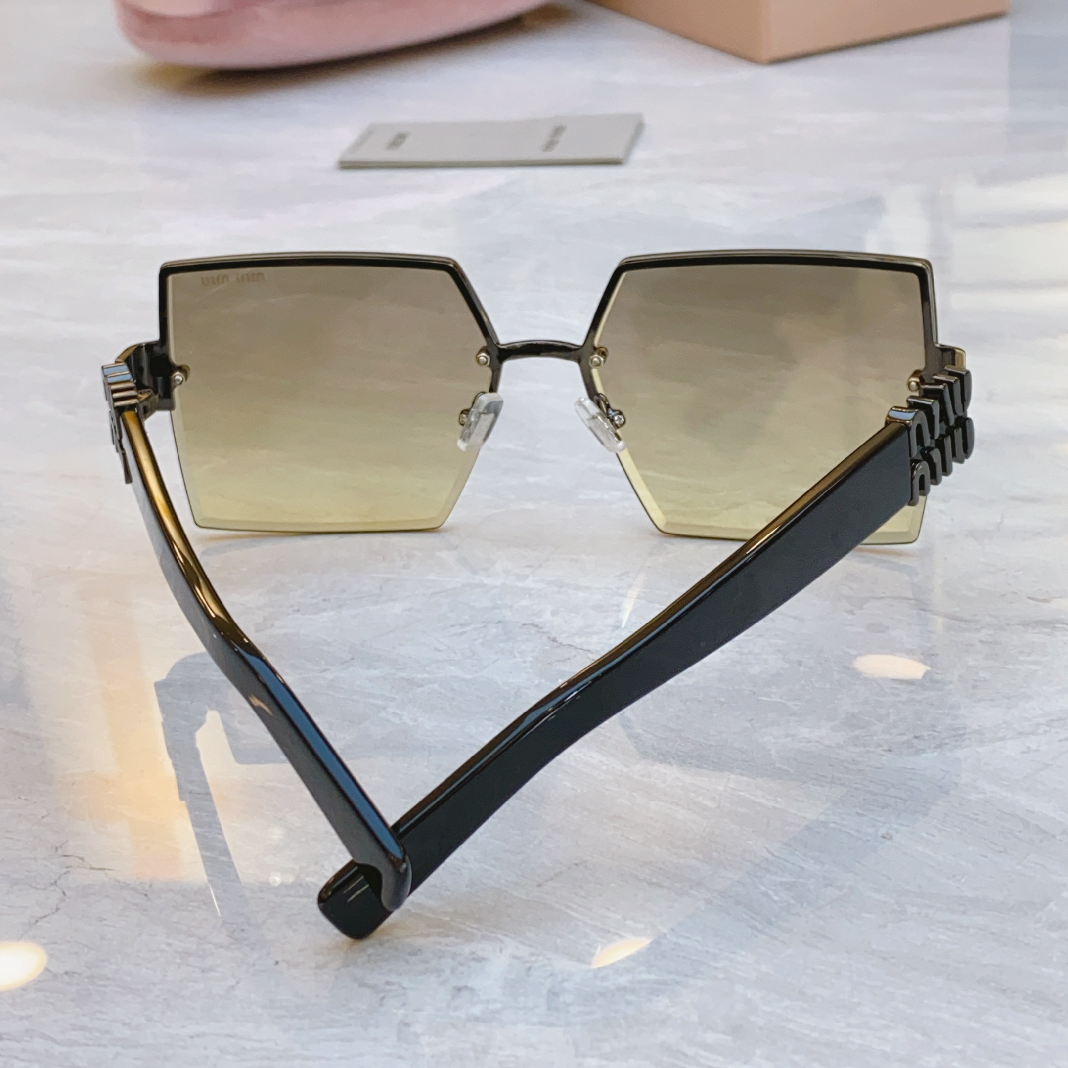 ，【MIU MI*】缪*缪新款太阳镜，MODELMU 117AV，SIZE：63口14-140