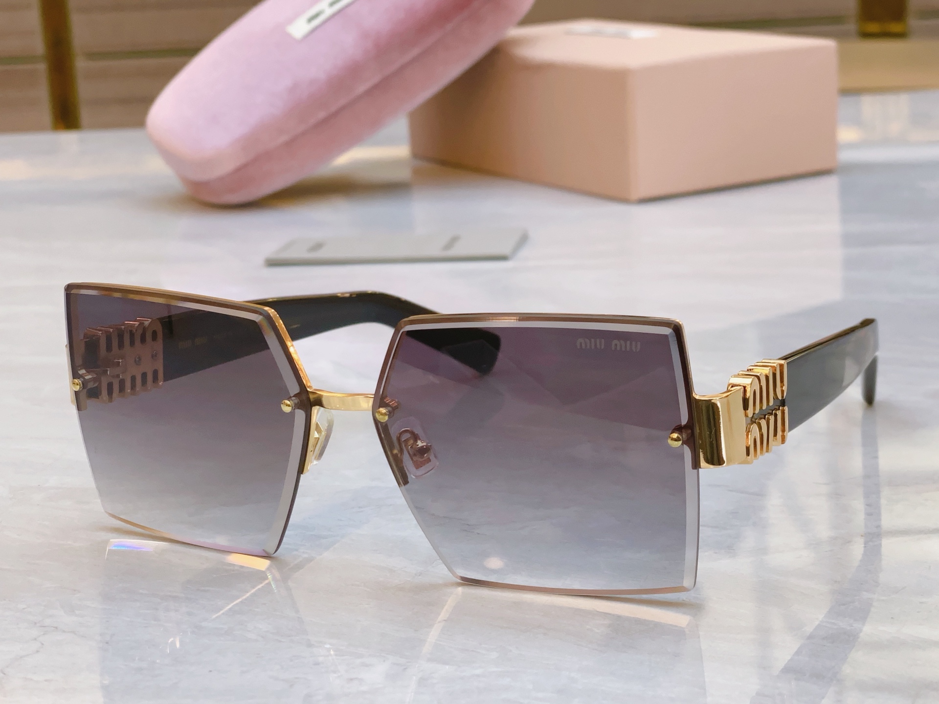 ，【MIU MI*】缪*缪新款太阳镜，MODELMU 117AV，SIZE：63口14-140