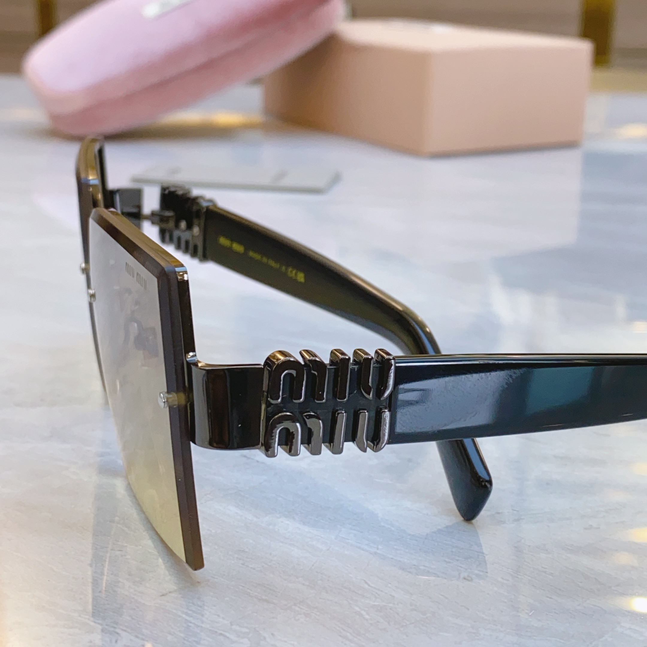 ，【MIU MI*】缪*缪新款太阳镜，MODELMU 117AV，SIZE：63口14-140