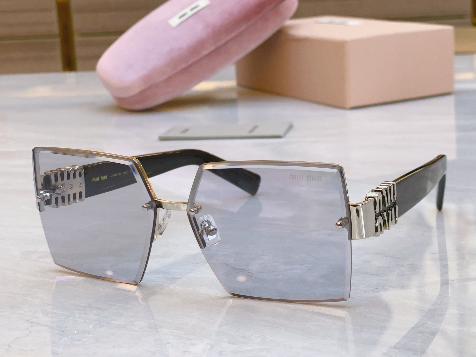，【MIU MI*】缪*缪新款太阳镜，MODELMU 117AV，SIZE：63口14-140
