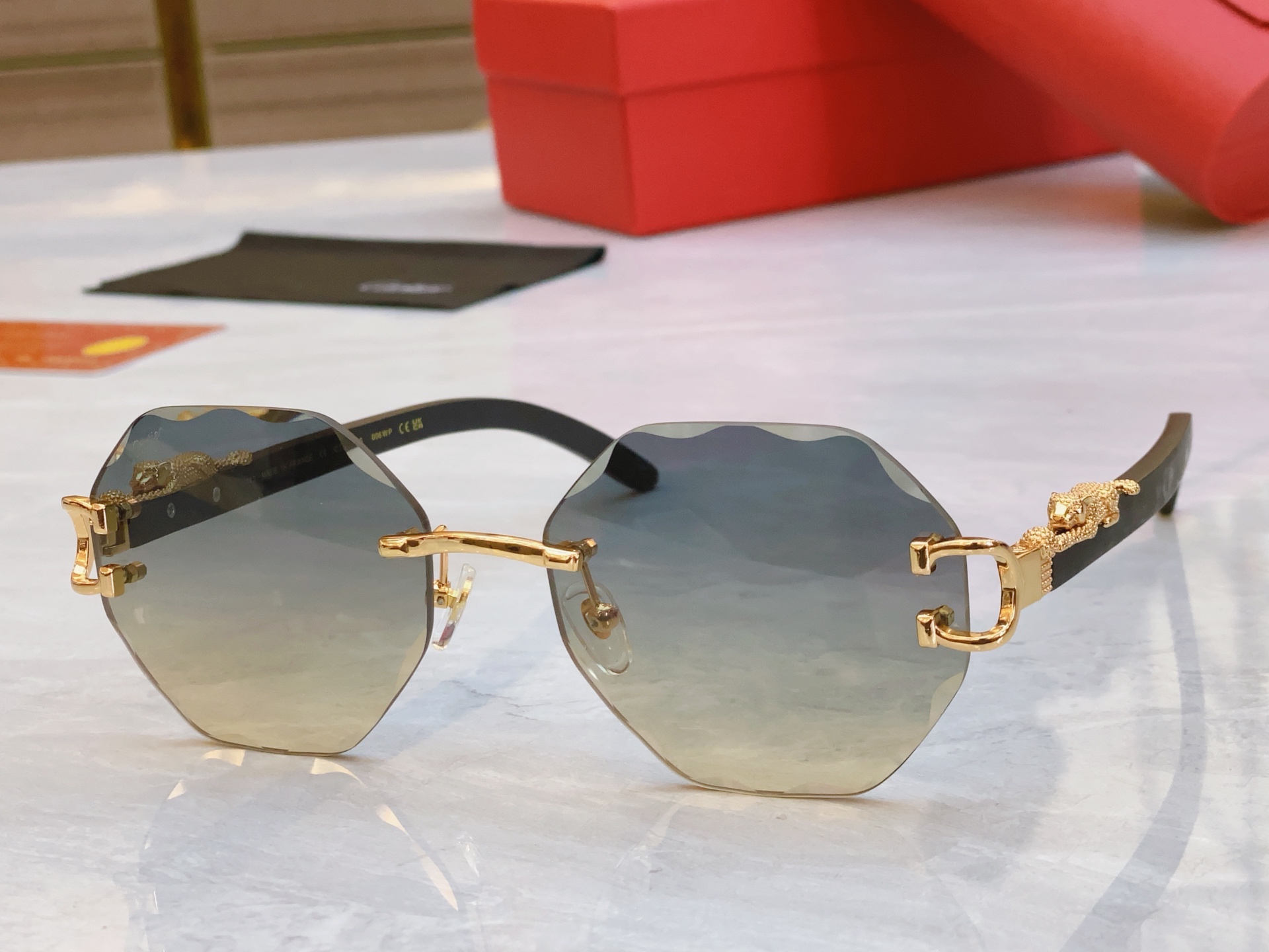 ，【CARTIE*】卡地*亚新款太阳镜，CT0558S ，size59口18-143