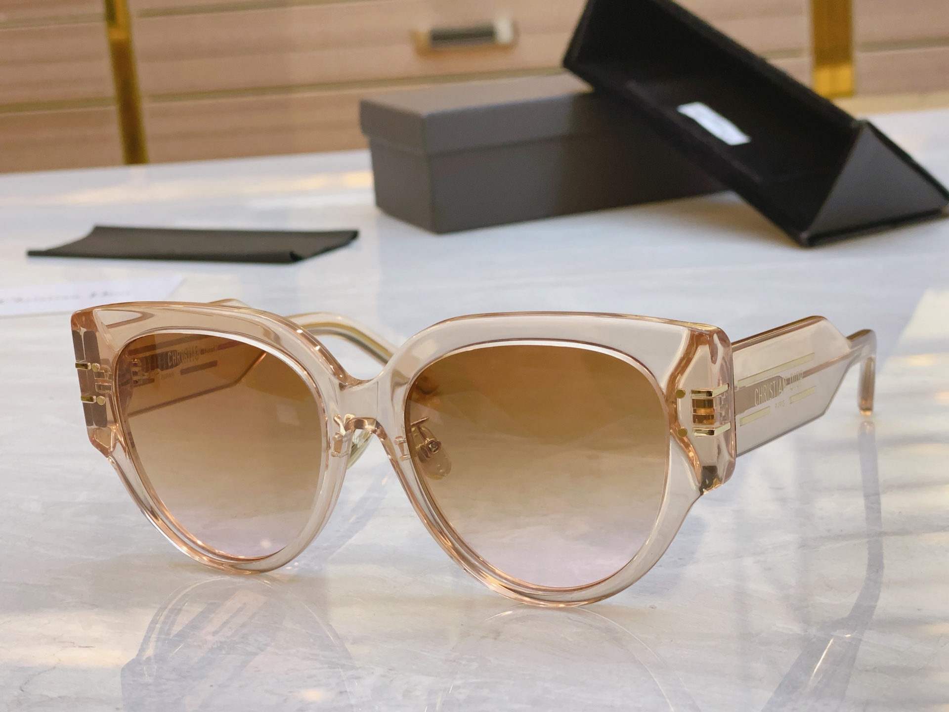 ，【Dio*】迪*奥新款太阳镜，
Mod：Dior Oblique R2F ，Size：55口18-14