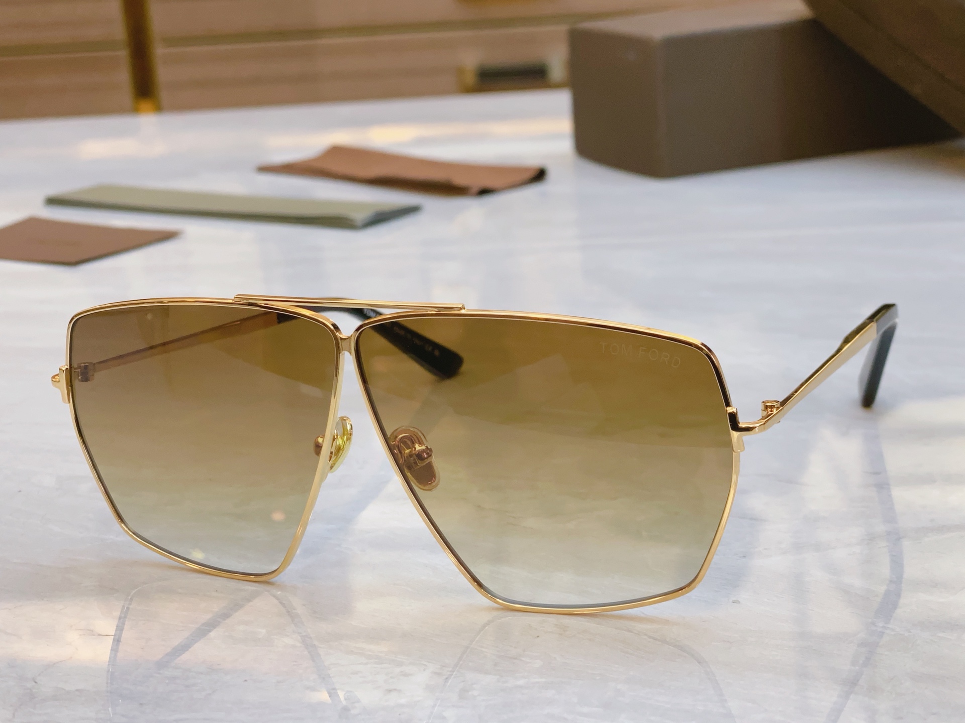 ，【TOM FOR*】汤姆*福特新款太阳镜🕶️，MODEL：TF1185，SIZE：65口2-135