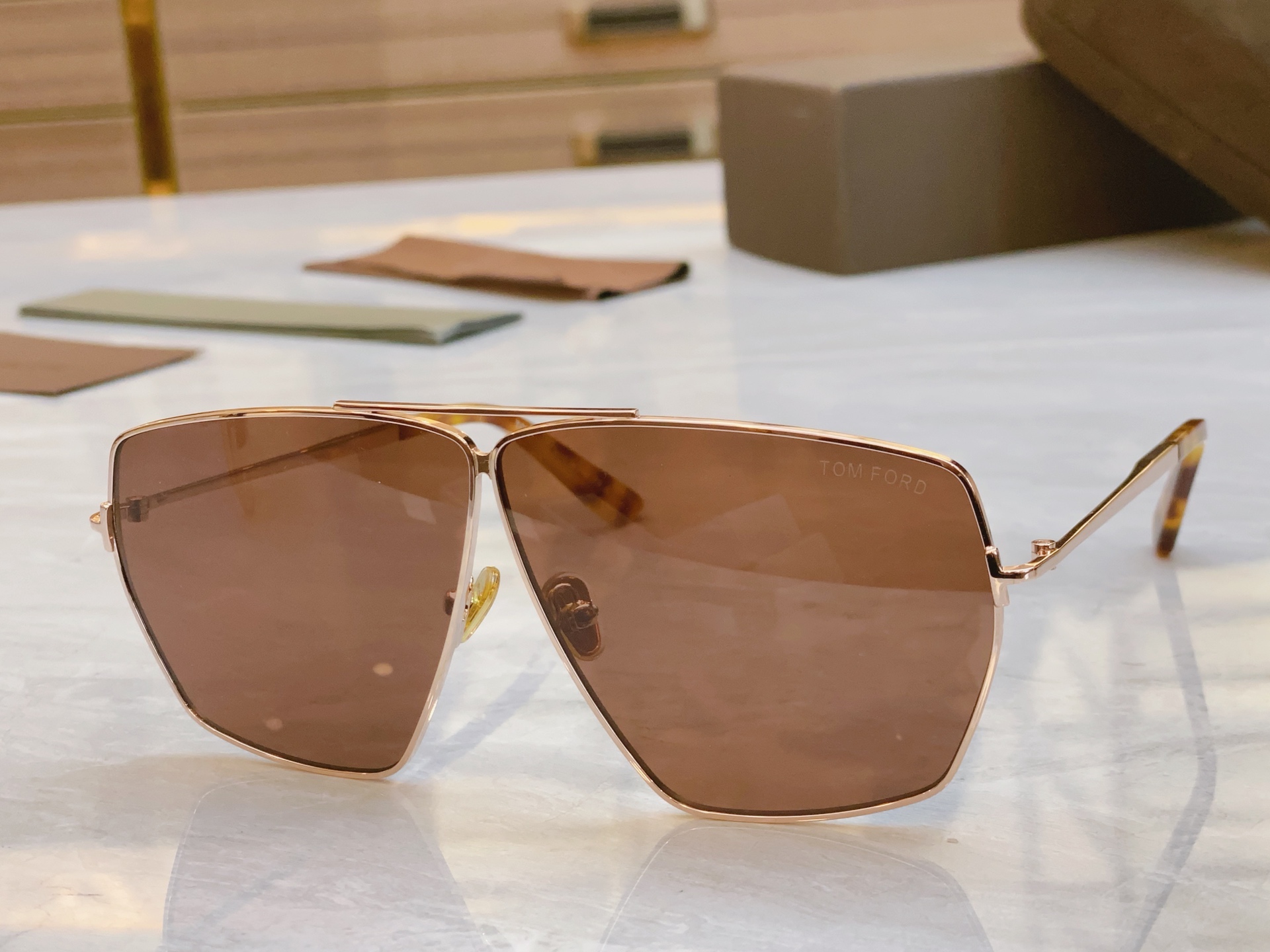 ，【TOM FOR*】汤姆*福特新款太阳镜🕶️，MODEL：TF1185，SIZE：65口2-135