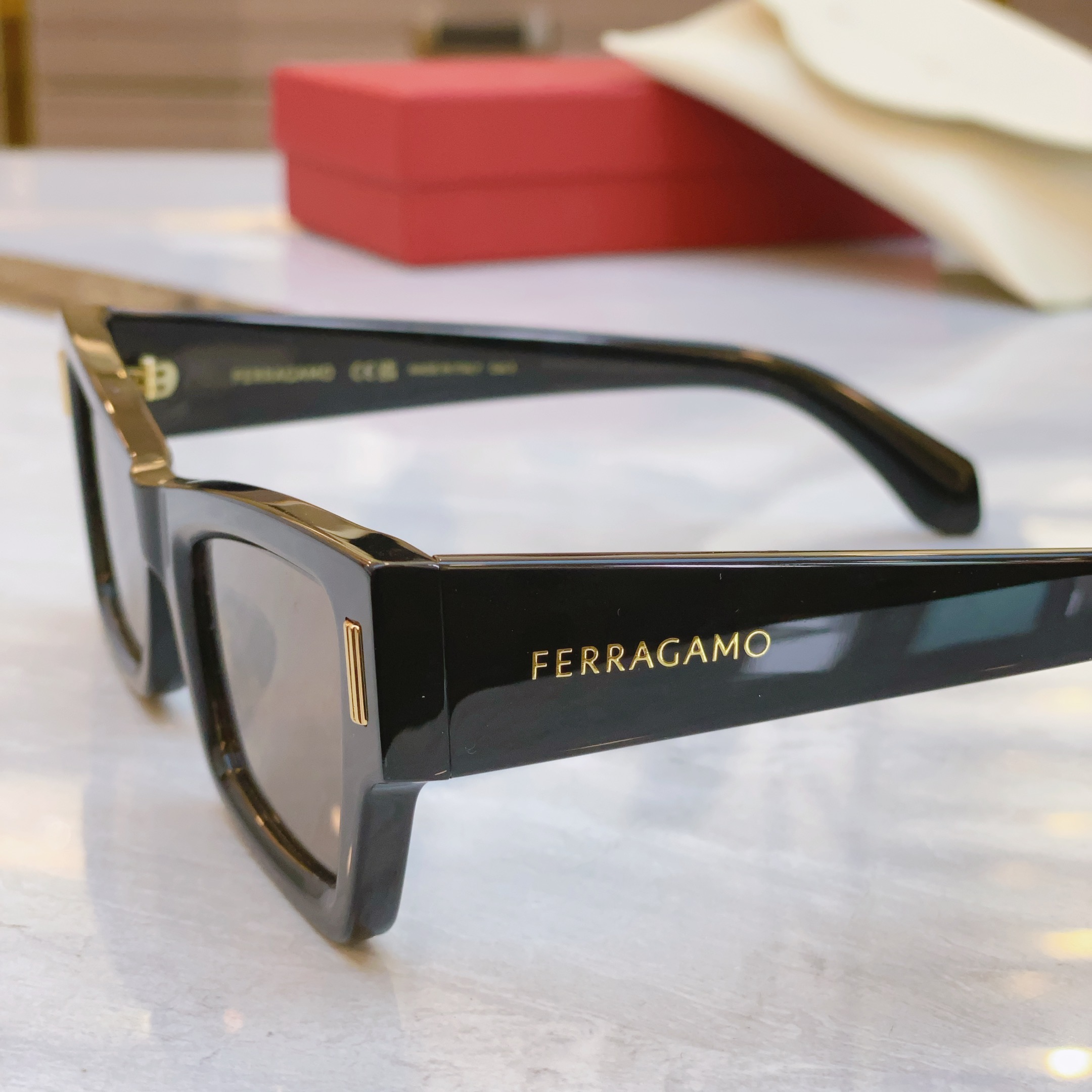 ，【Salvatore ferragam*】 菲拉*格慕 新款太阳镜，MODEL：SF2006S，SIZ