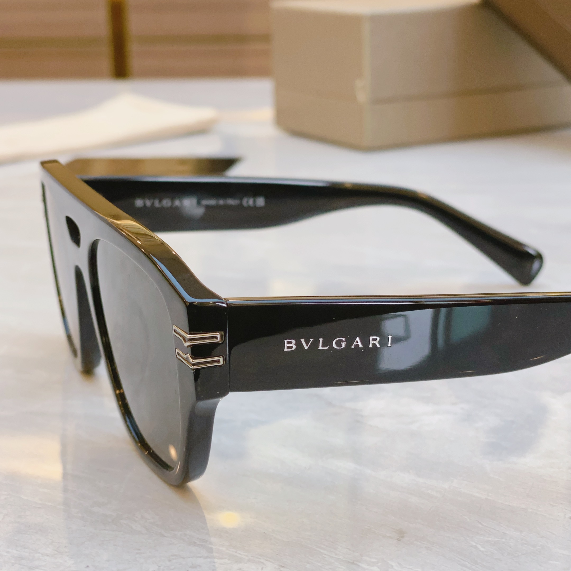 ，【BVLGA*】宝格*丽新款太阳镜，
MODEL：BV l，SIZE：53口23-145
