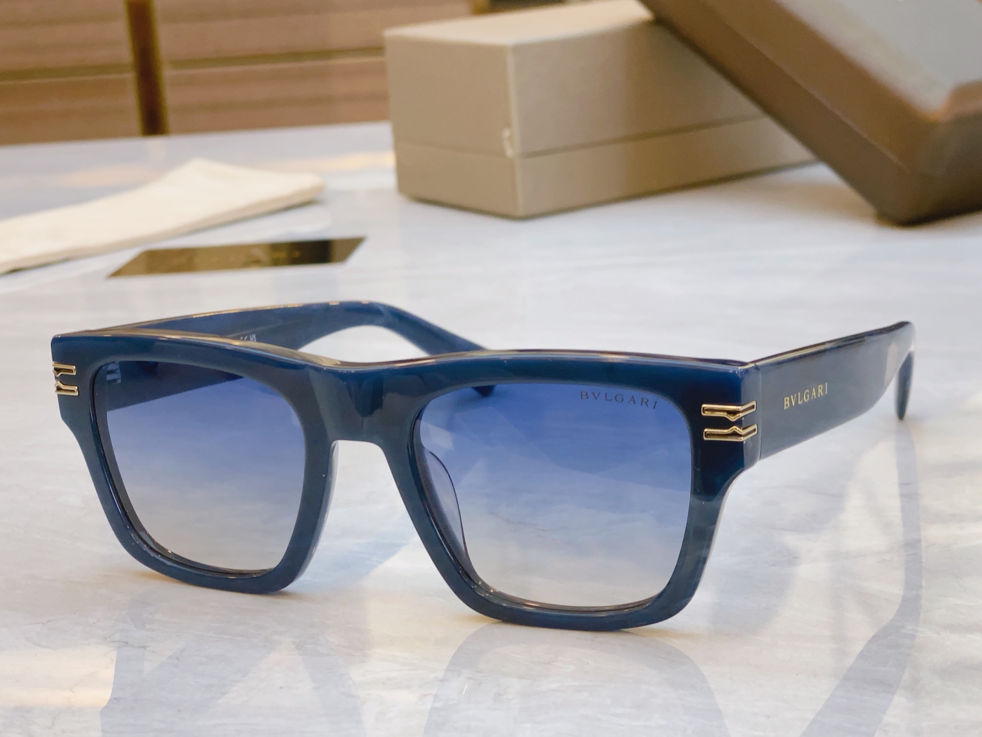 ，【BVLGA*】宝格*丽新款太阳镜，
MODEL：BV l，SIZE：52口23-145