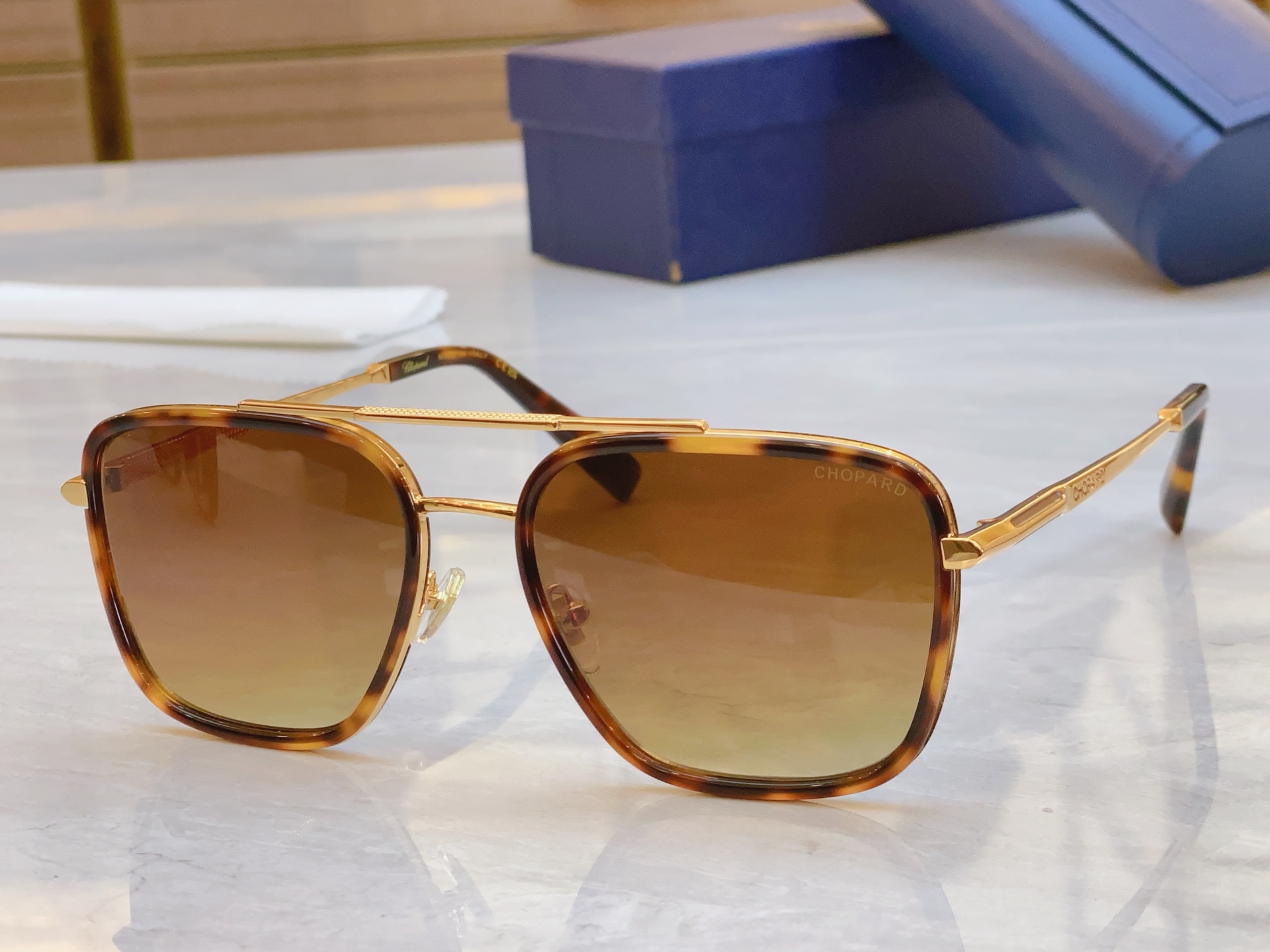 ，【ChoPar*】肖*邦新款太阳镜，MODEL：SCHL24V，SIZE：57口19-145