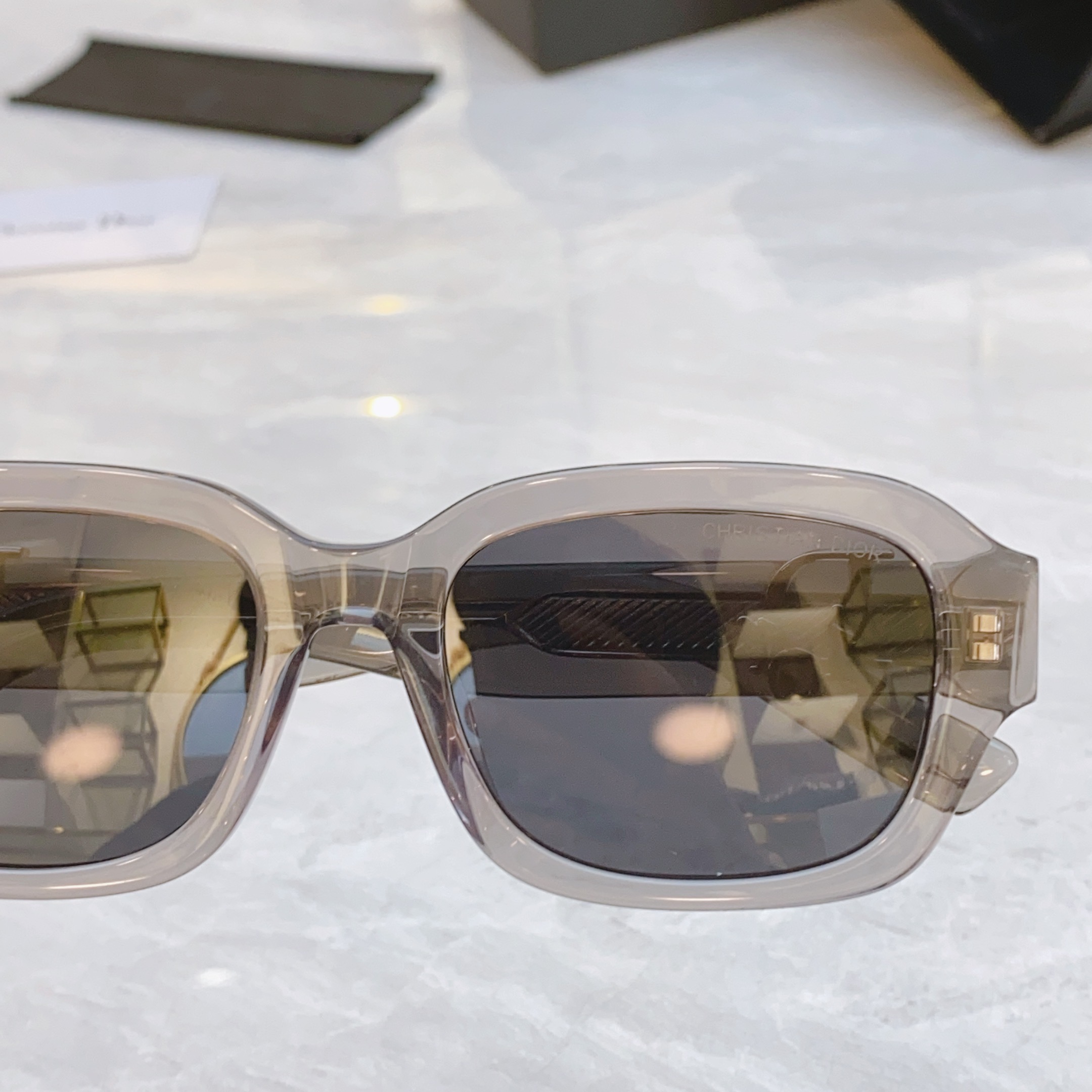 ，【DIO* 】迪*奥新款太阳镜，
MODEL：DiorSignature S2l， SIZE：52口2