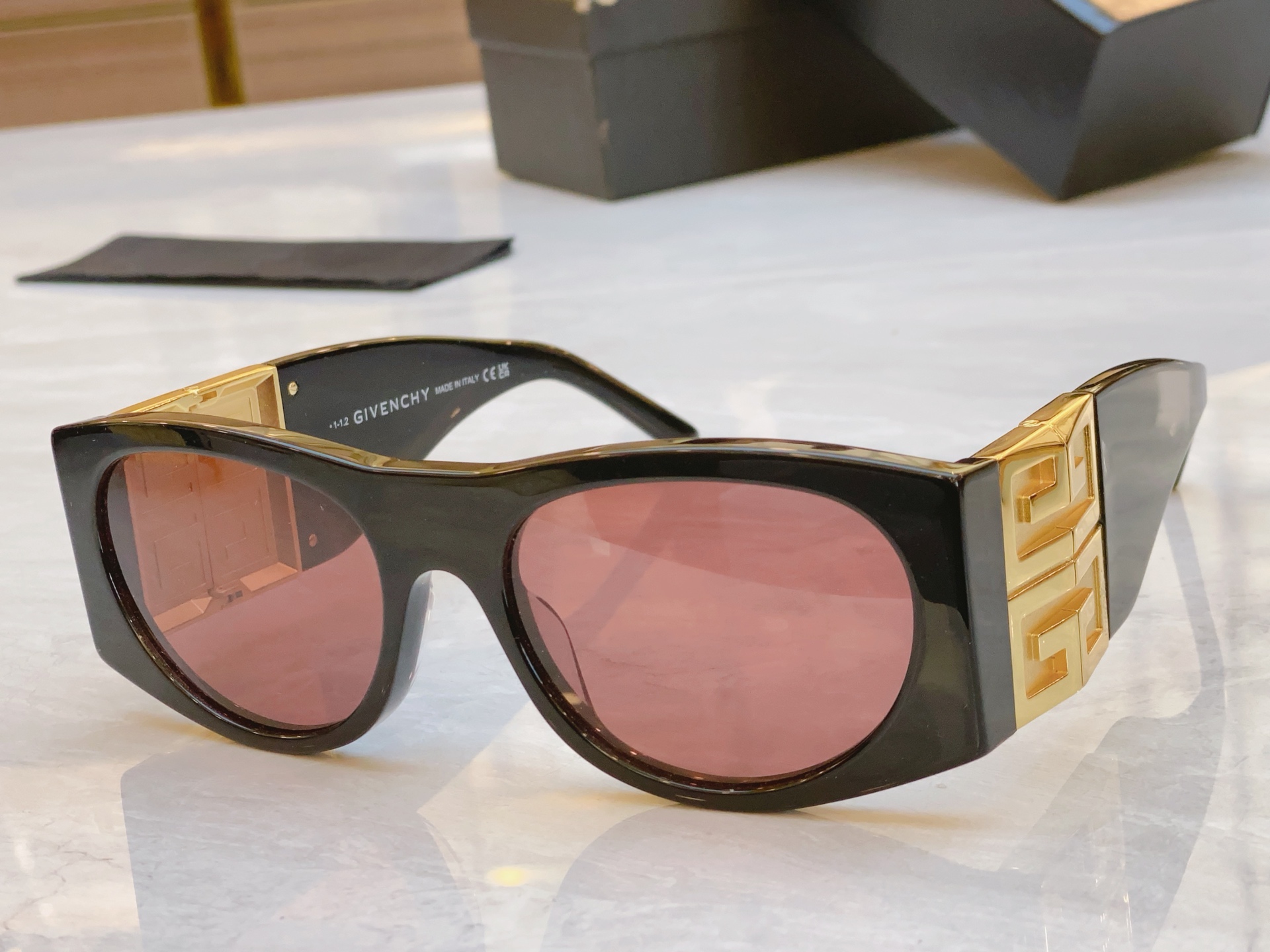 ，【GIVENCH*】纪梵*希新款太阳镜🕶️，MODEL：GV40028l，SIZE：56口18-125