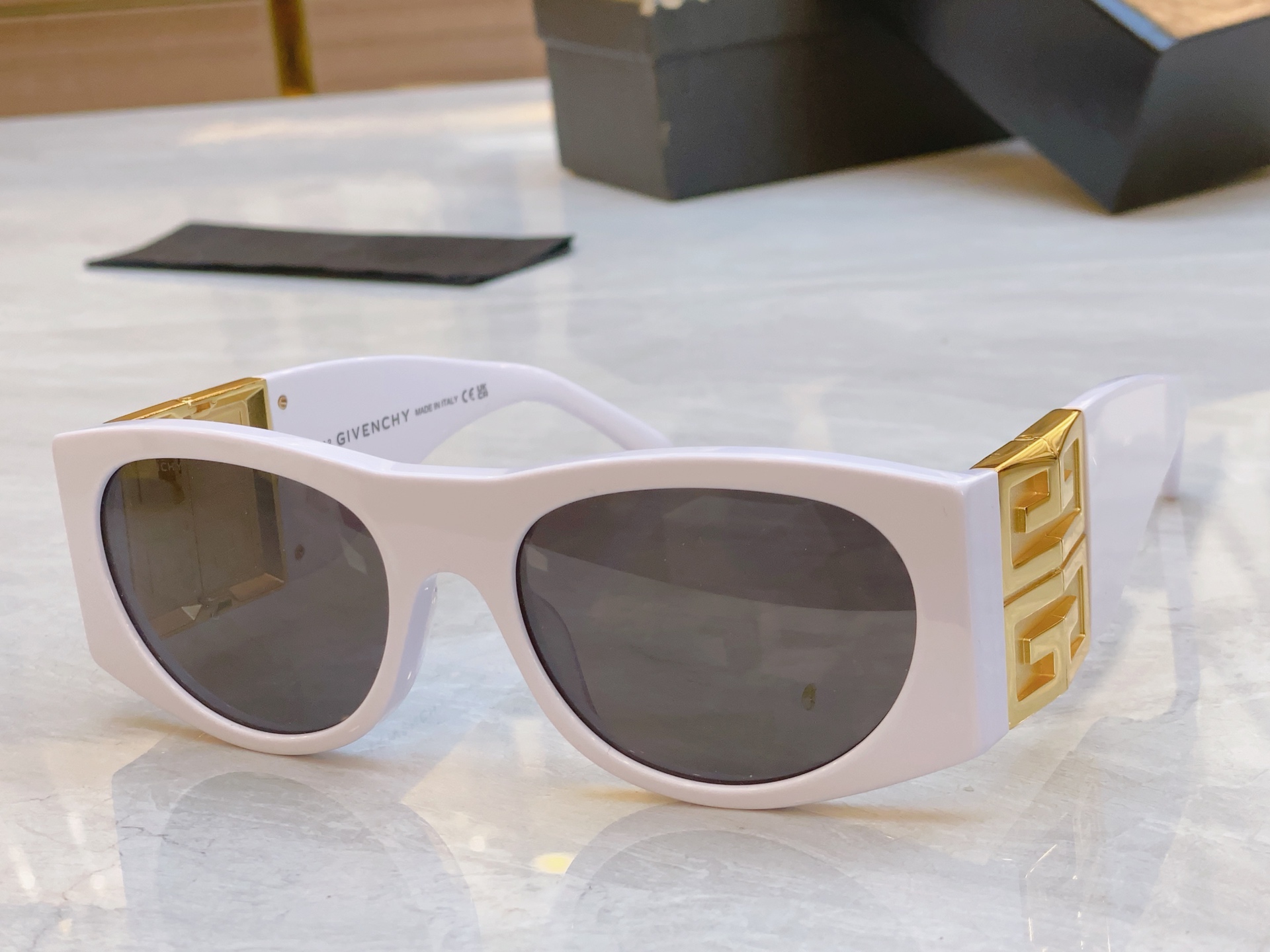 ，【GIVENCH*】纪梵*希新款太阳镜🕶️，MODEL：GV40028l，SIZE：56口18-125