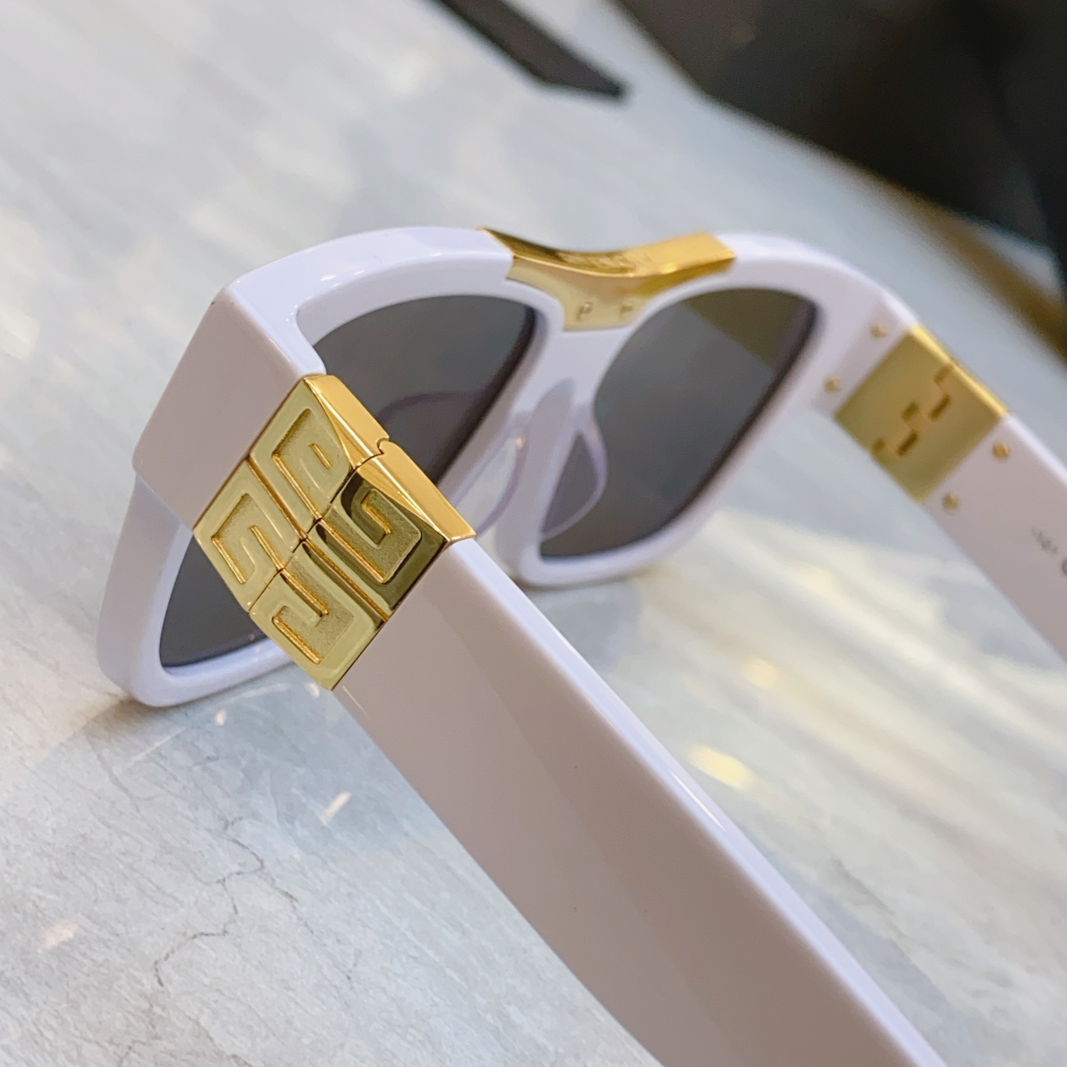 ，【GIVENCH*】纪梵*希新款太阳镜🕶️，MODEL：GV40006U，SIZE：58口16-135