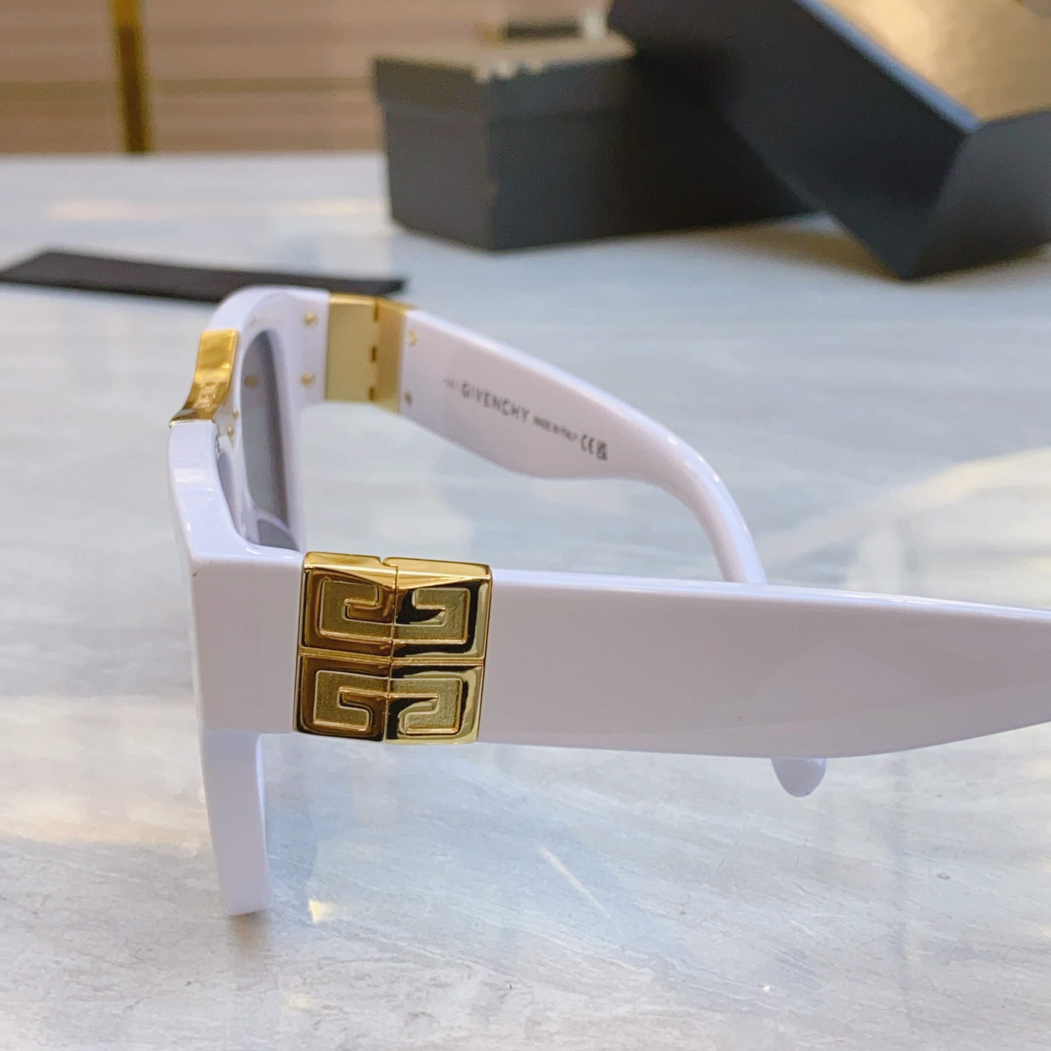 ，【GIVENCH*】纪梵*希新款太阳镜🕶️，MODEL：GV40006U，SIZE：58口16-135