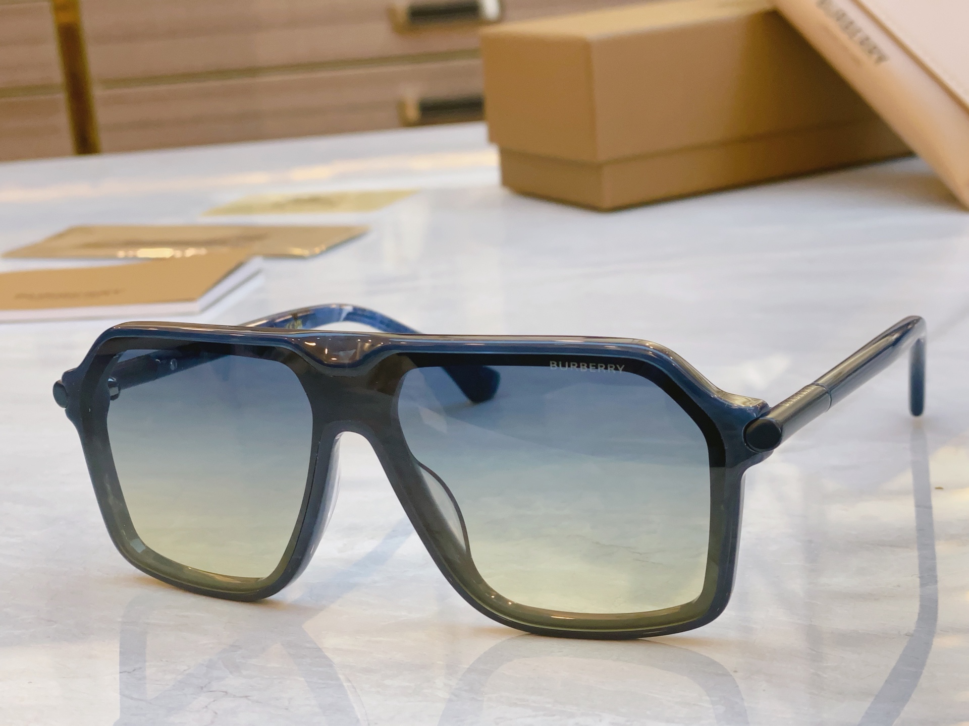 ，【BURBERR*】巴宝*莉新款太阳镜🕶️，MODEL：BE6003，SIZE：136口0-140