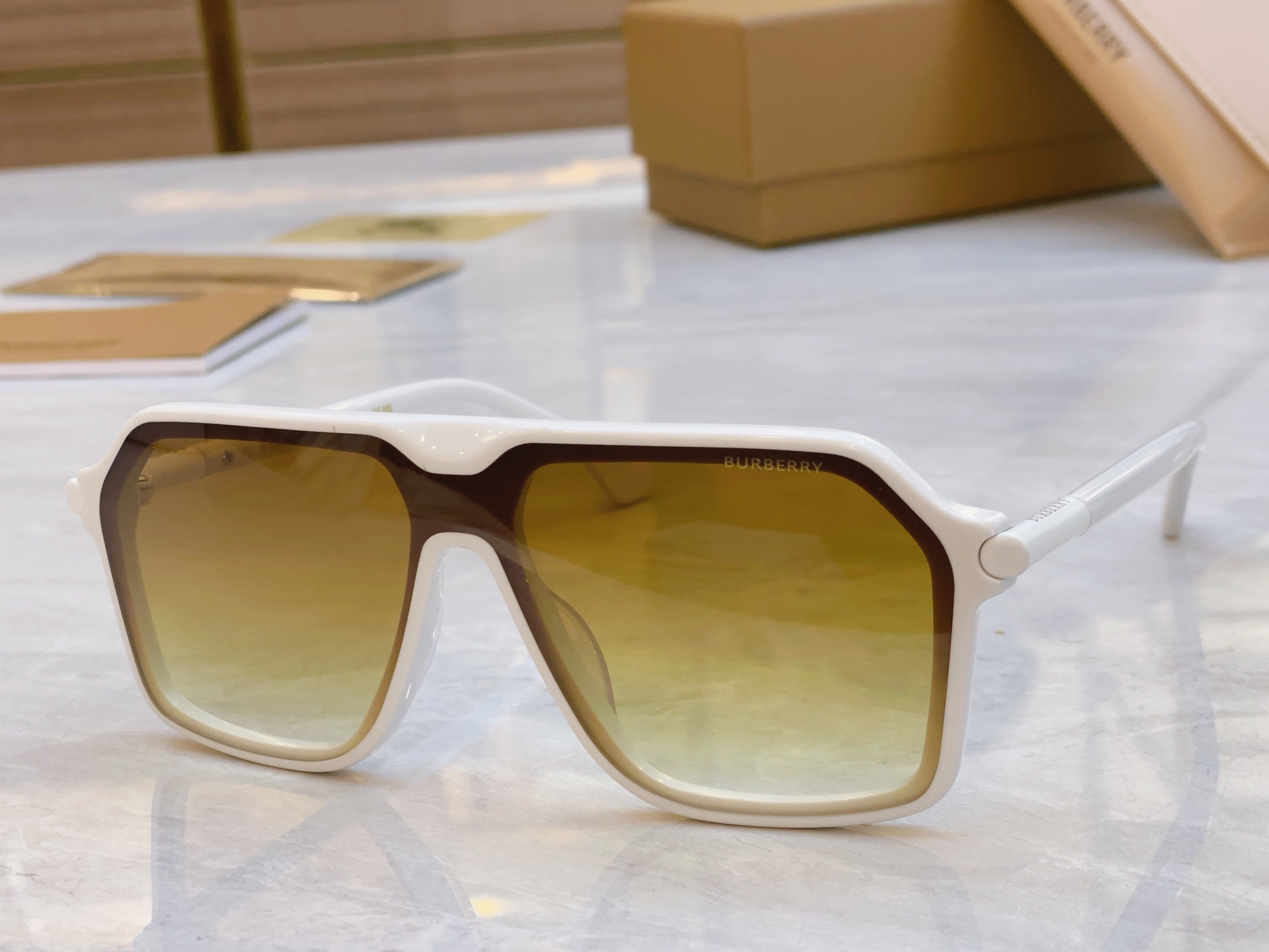 ，【BURBERR*】巴宝*莉新款太阳镜🕶️，MODEL：BE6003，SIZE：136口0-140