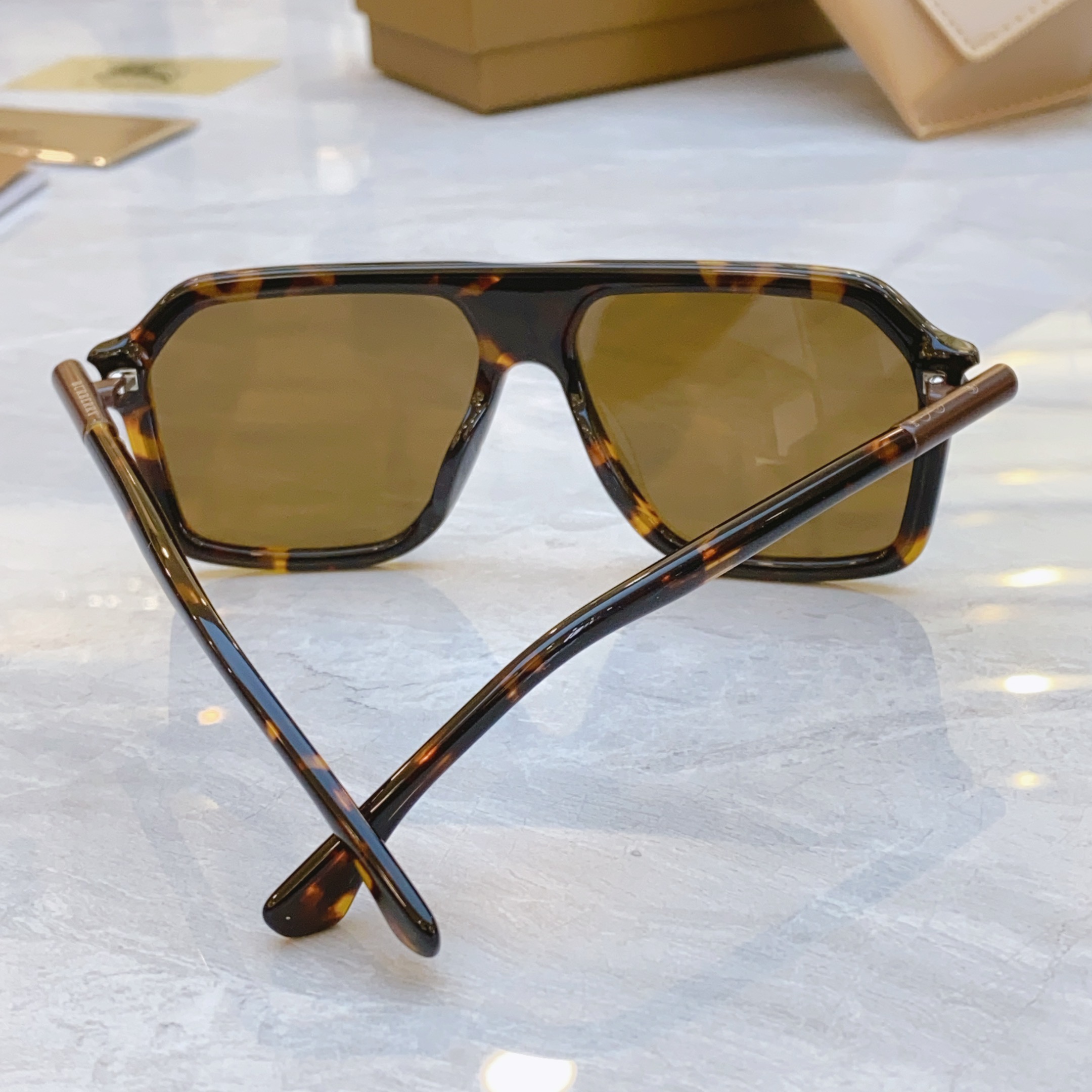 ，【BURBERR*】巴宝*莉新款太阳镜🕶️，MODEL：BE6003，SIZE：136口0-140